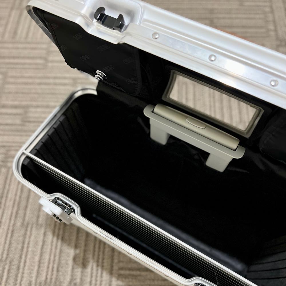 リモワ パイロット 920.50 中古美品 カスタマイズ 34リットル 4輪