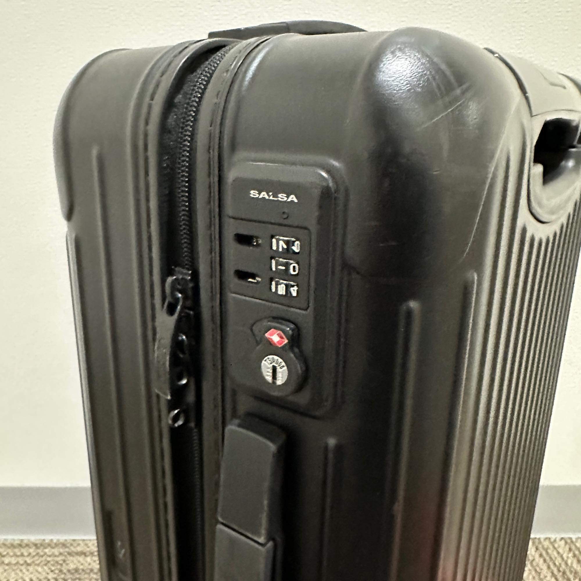 【ジャンク】リモワ サルサ 811.52.32.4 ジャンク商品 32リットル 4輪