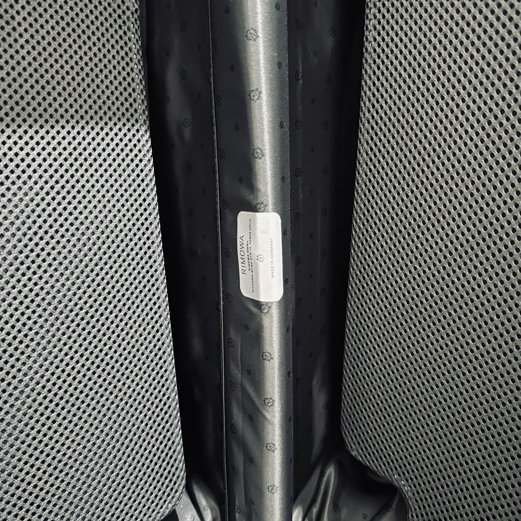 リモワ オリジナル 925.53.00.4-2 キャビン アウトレット商品 35リットル 4輪