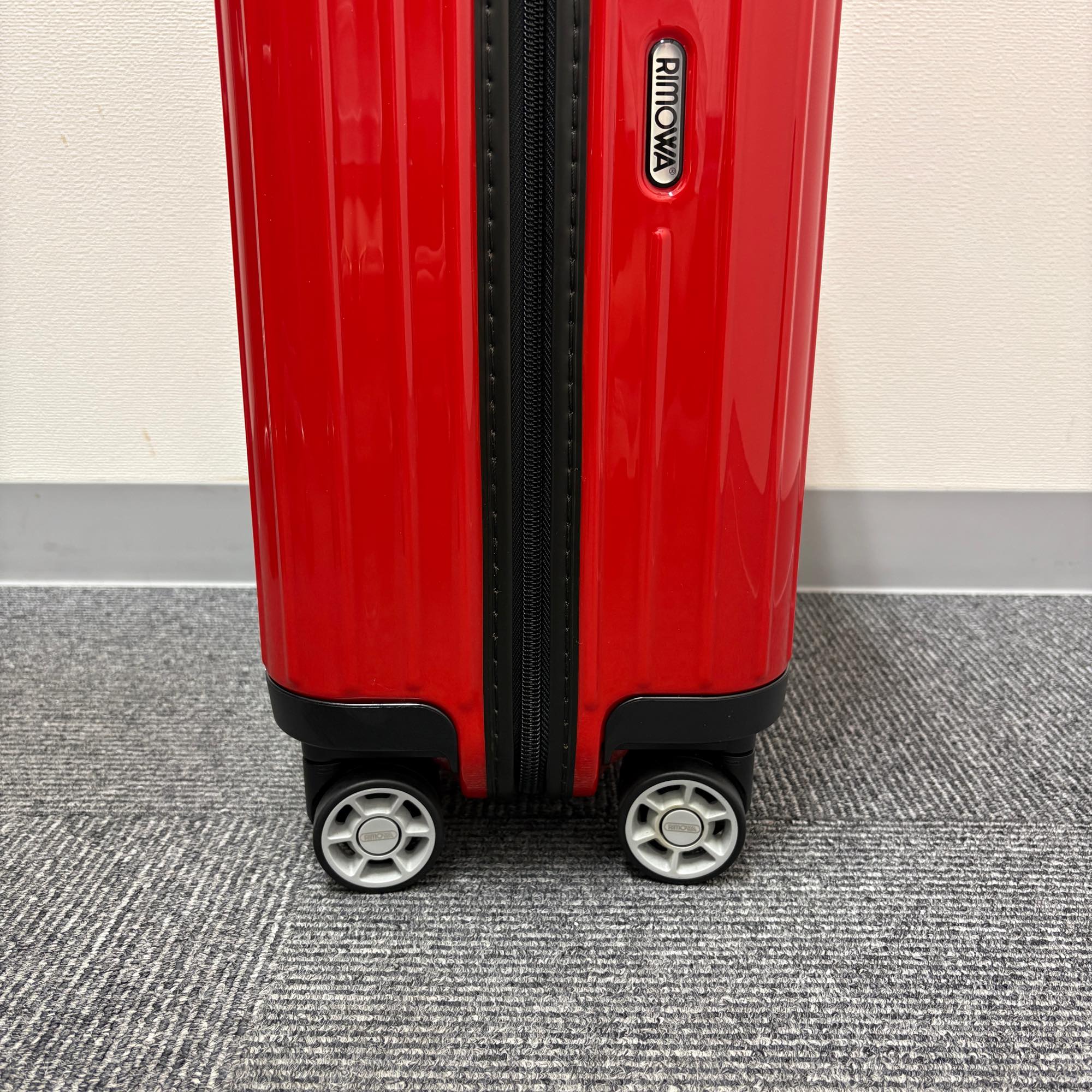 リモワ サルサ エアー 820.52.46.4 アウトレット品 33リットル 4輪