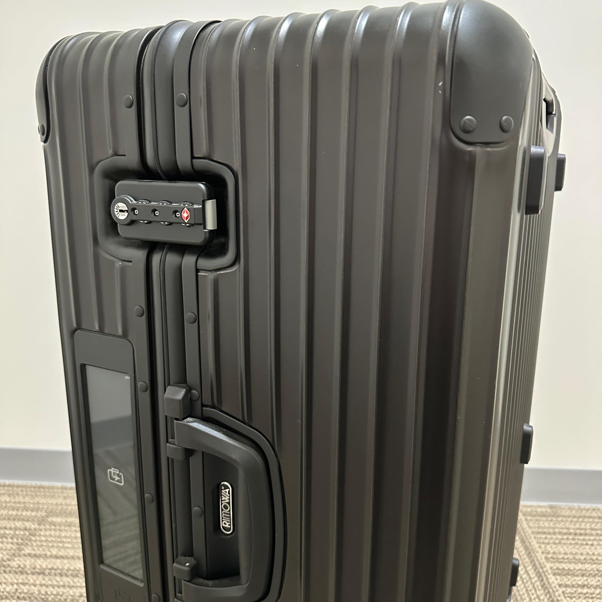 リモワ トパーズ ステルス 電子タグ アウトレット品 923.75.01.5 89リットル 4輪