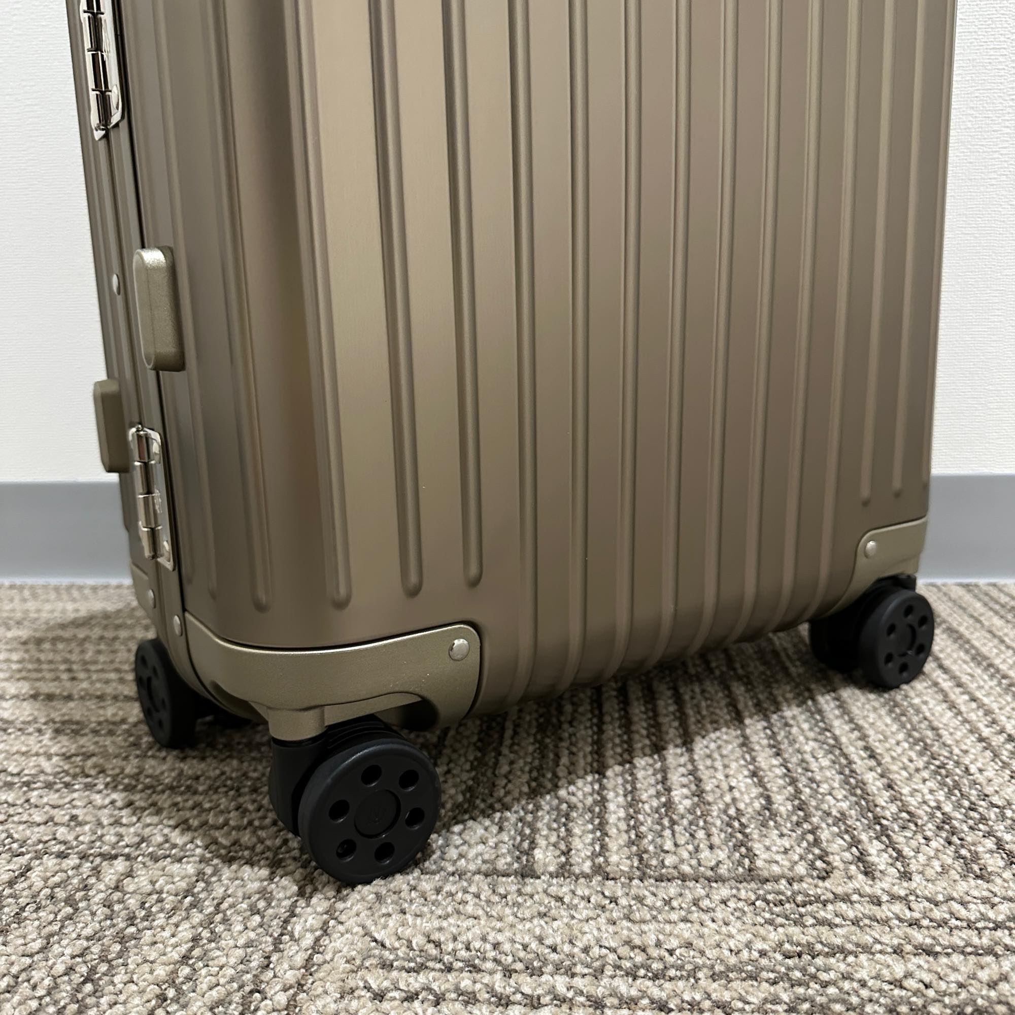 リモワ オリジナル 925.52.04.4 キャンビンS ゴールド アウトレット品 31リットル 4輪