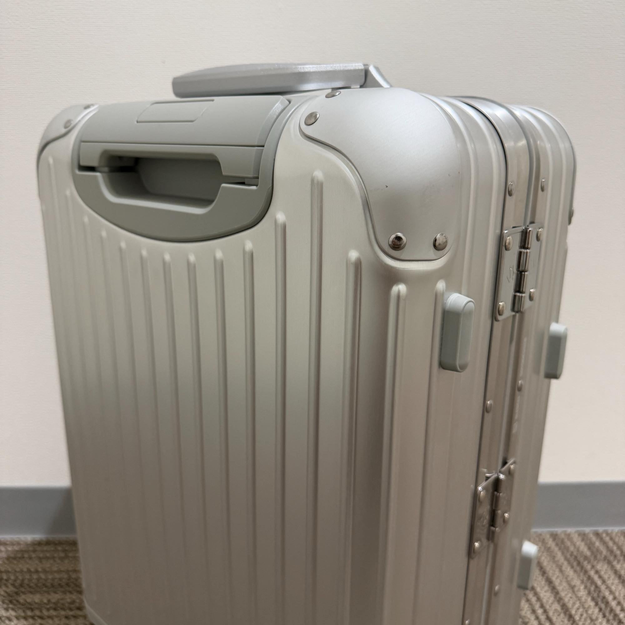 リモワ オリジナル 925.53.00.4-2 キャビン 在庫商品 35リットル 4輪