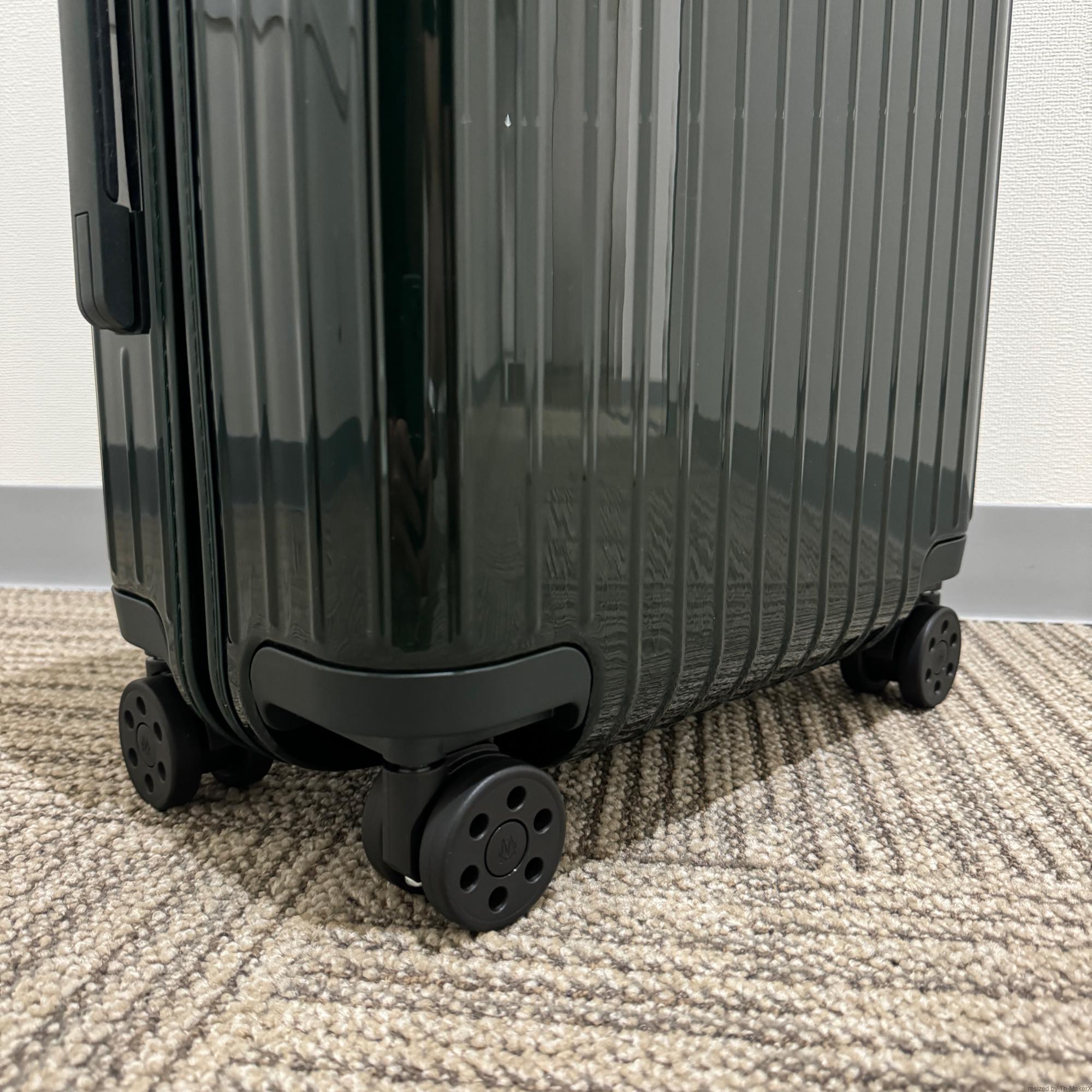 リモワ エッセンシャル 832.52.68.1 キャビンS 32L 在庫商品 グリーングロス