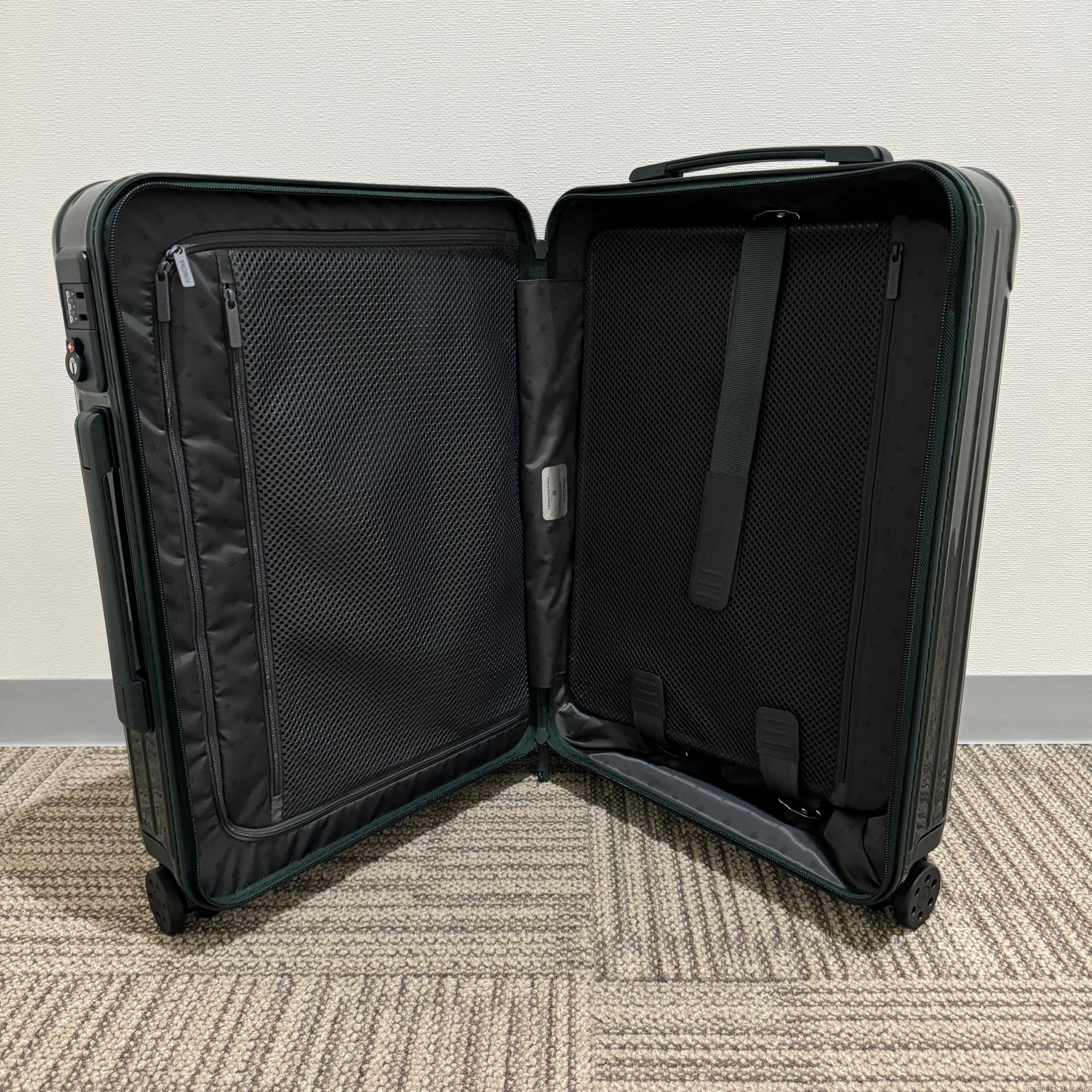 リモワ エッセンシャル 832.52.68.1 キャビンS 32L 在庫商品 グリーングロス
