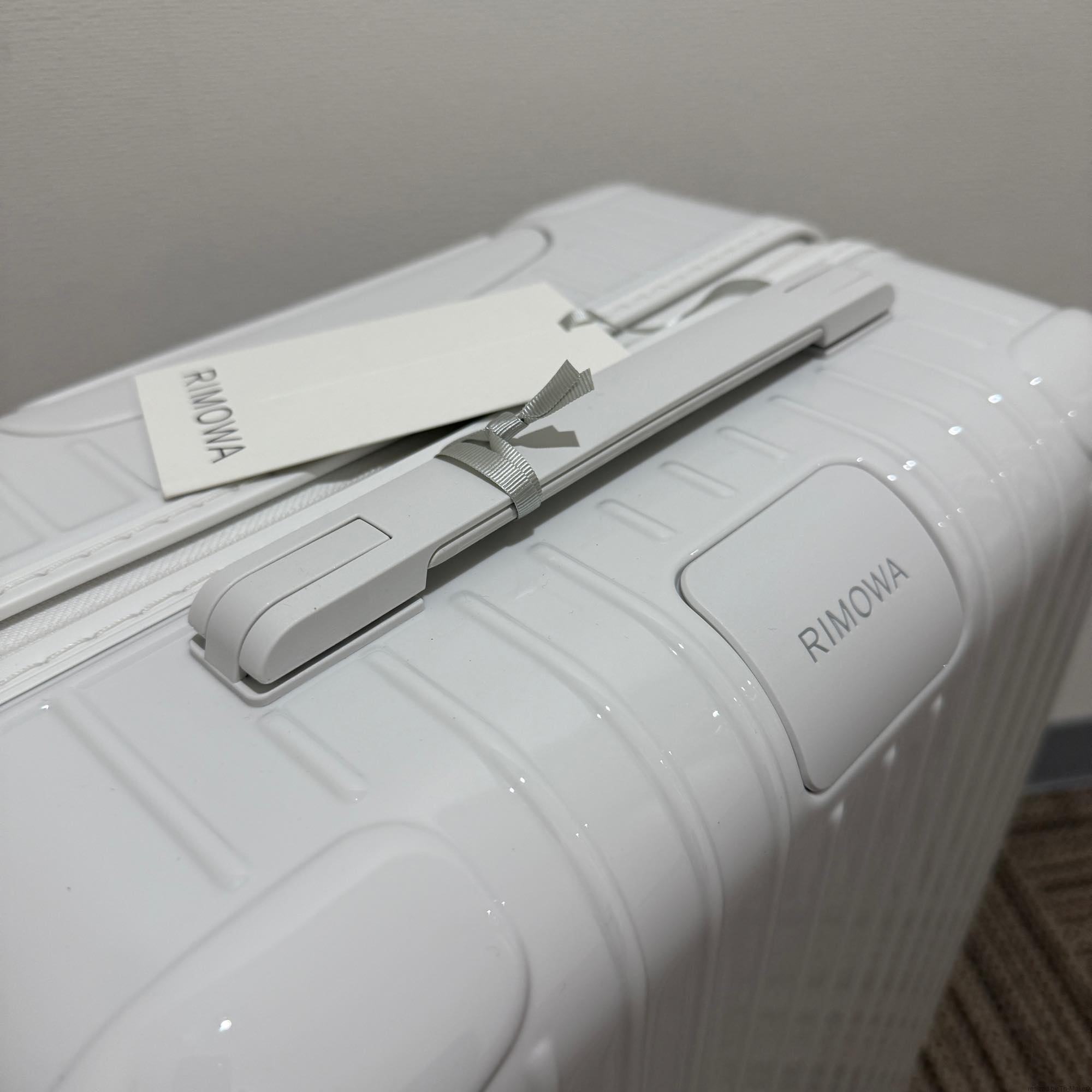 リモワ エッセンシャル 832.53.66.1 キャビン 37L 在庫商品 ホワイト