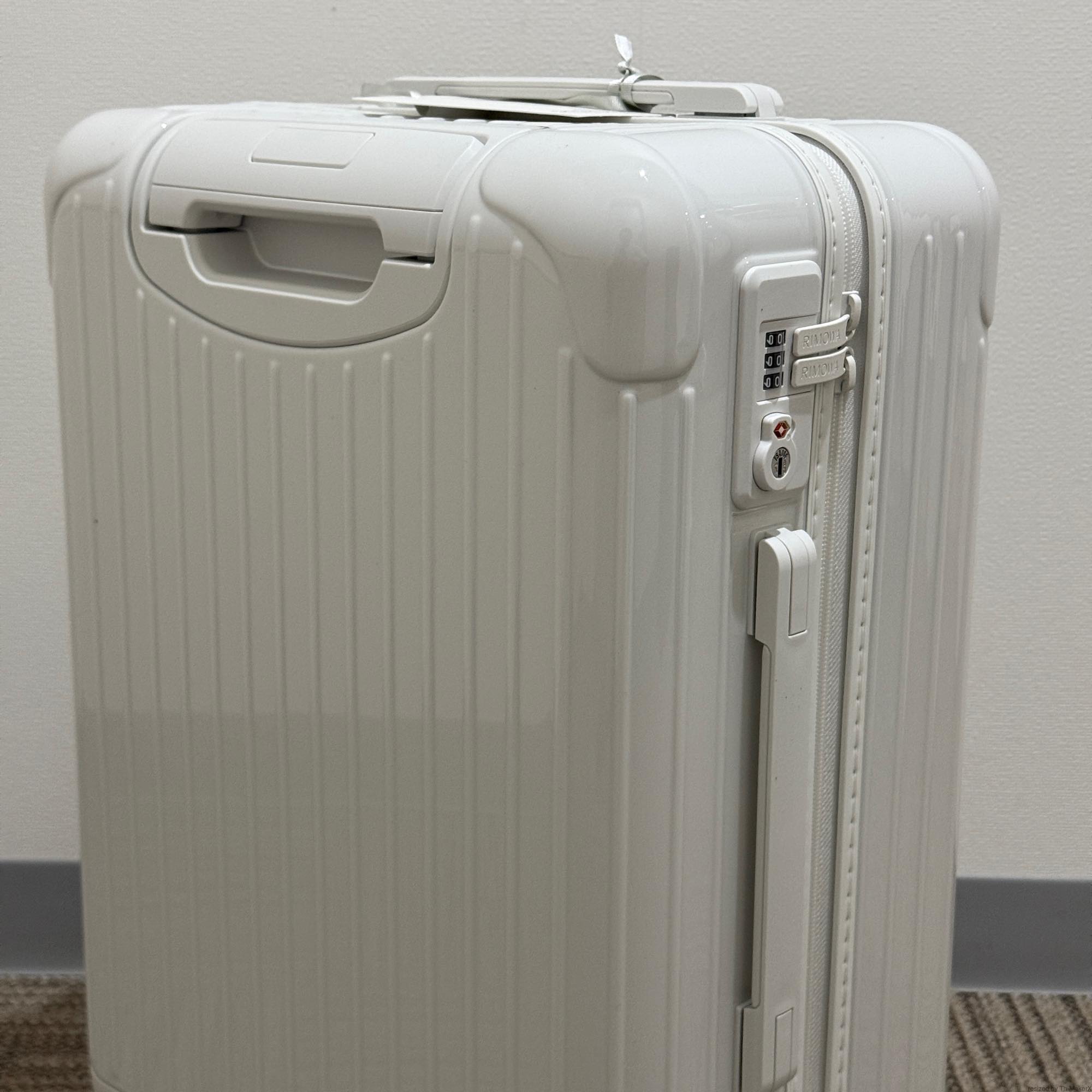 リモワ エッセンシャル 832.53.66.1 キャビン 37L 在庫商品 ホワイト