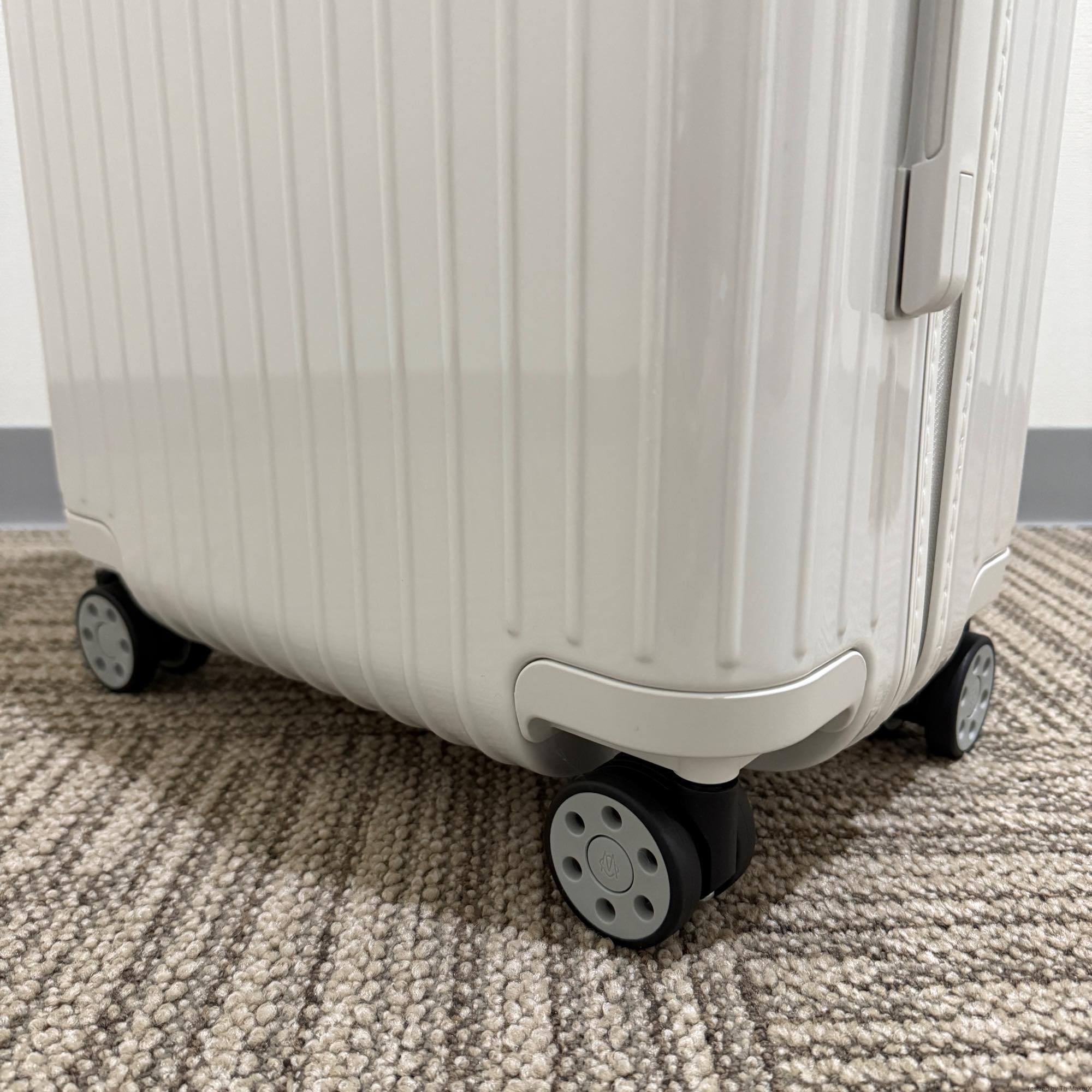 リモワ エッセンシャル 832.53.66.1 キャビン 37L 在庫商品 ホワイト