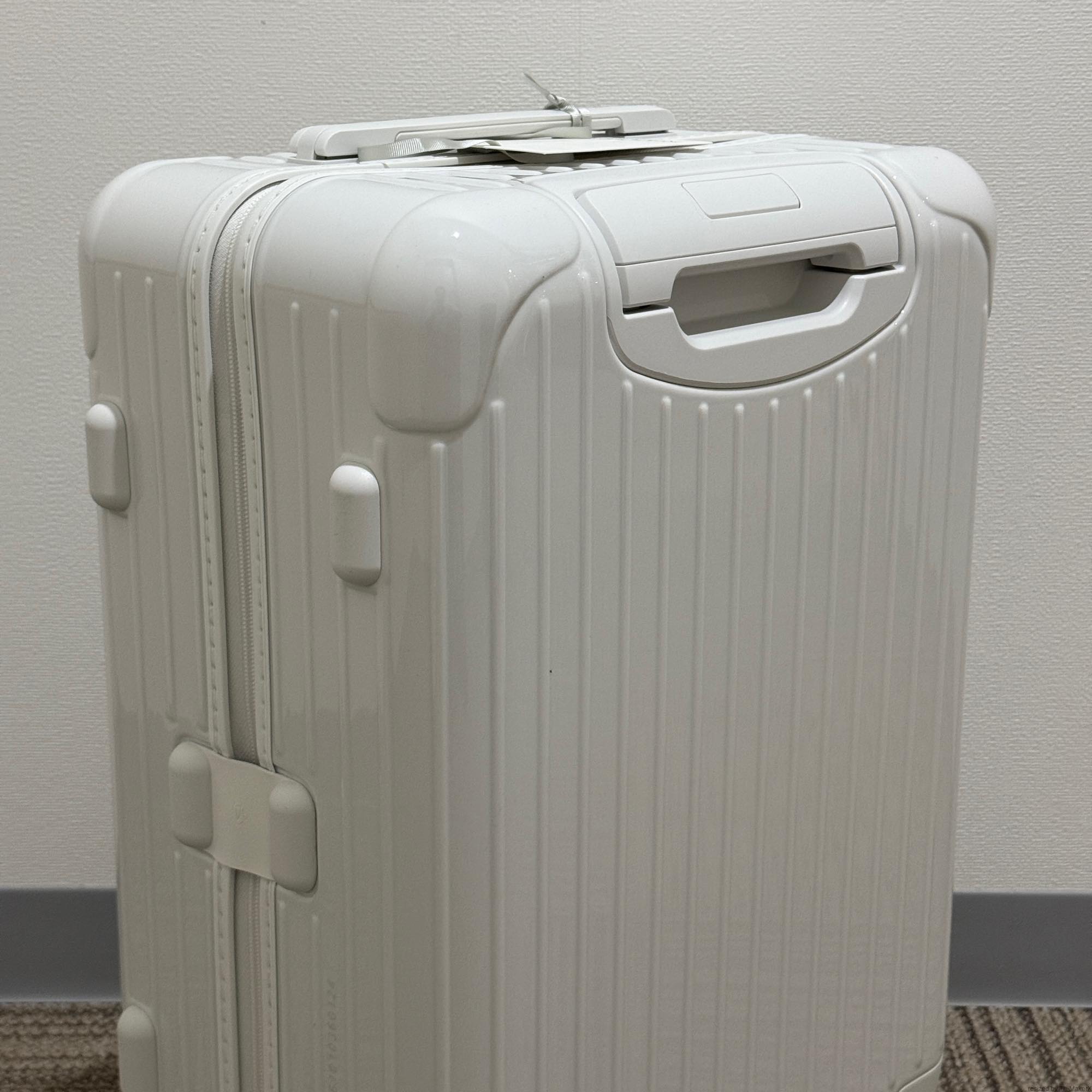 リモワ エッセンシャル 832.53.66.1 キャビン 37L 在庫商品 ホワイト