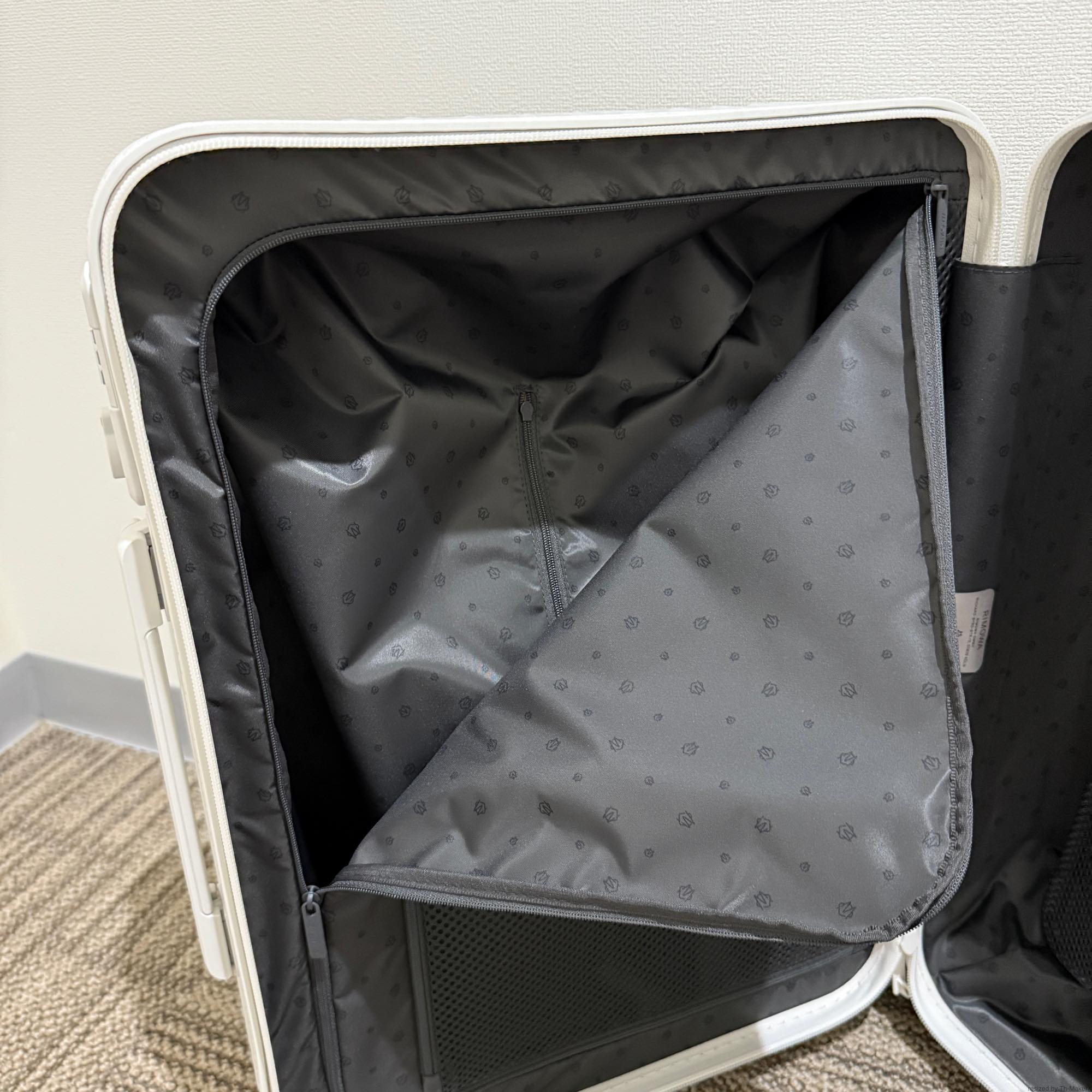 リモワ エッセンシャル 832.53.66.1 キャビン 37L 在庫商品 ホワイト