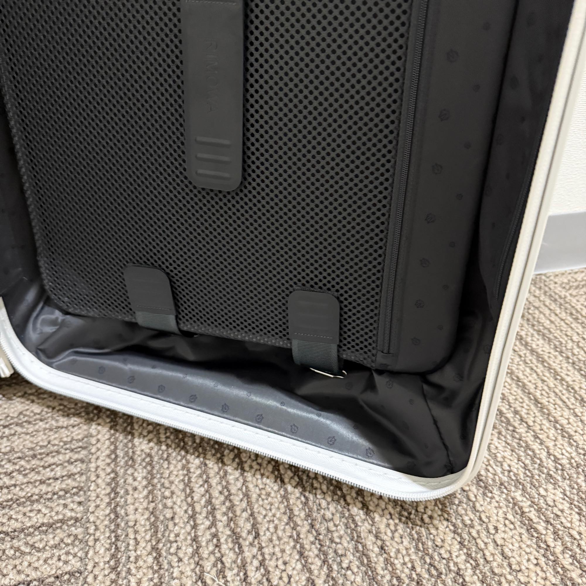 リモワ エッセンシャル 832.53.66.1 キャビン 37L 在庫商品 ホワイト