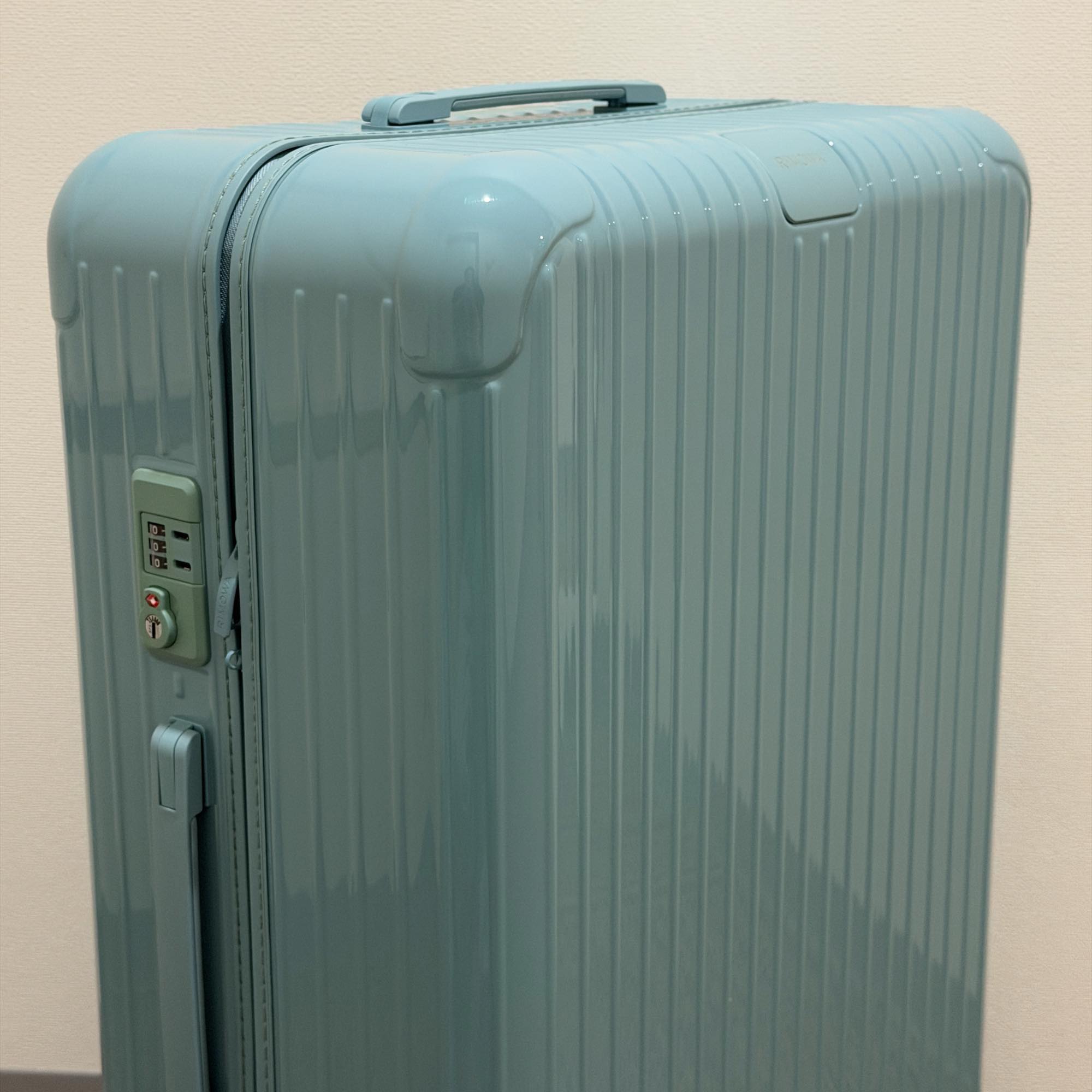 リモワ エッセンシャル S832.73.88.4 チェックインL 85L 新品 グレイシャーブルー 4輪