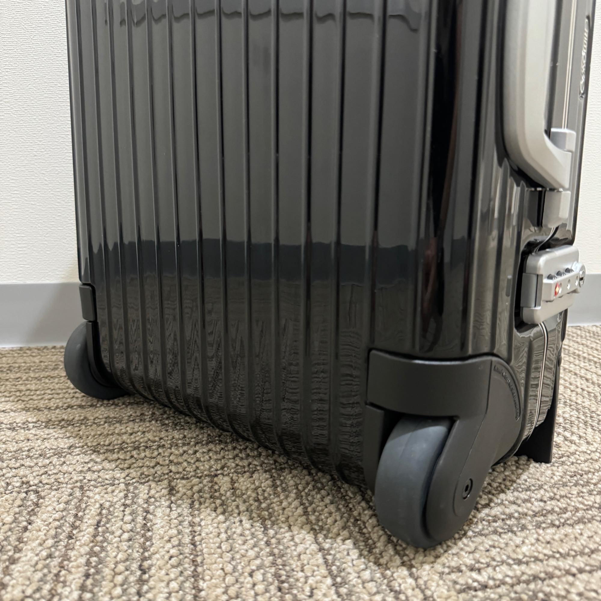 リモワ リンボ 880.52.50.2 新品 32リットル 2輪