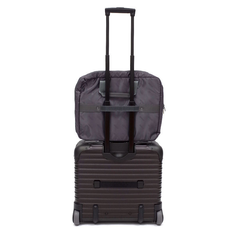 リモワ トパーズ ステルス 在庫商品 923.40.01.2 28リットル 2輪