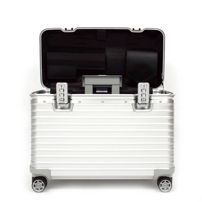 リモワ パイロット 920.51.00.4 在庫商品 37リットル 4輪