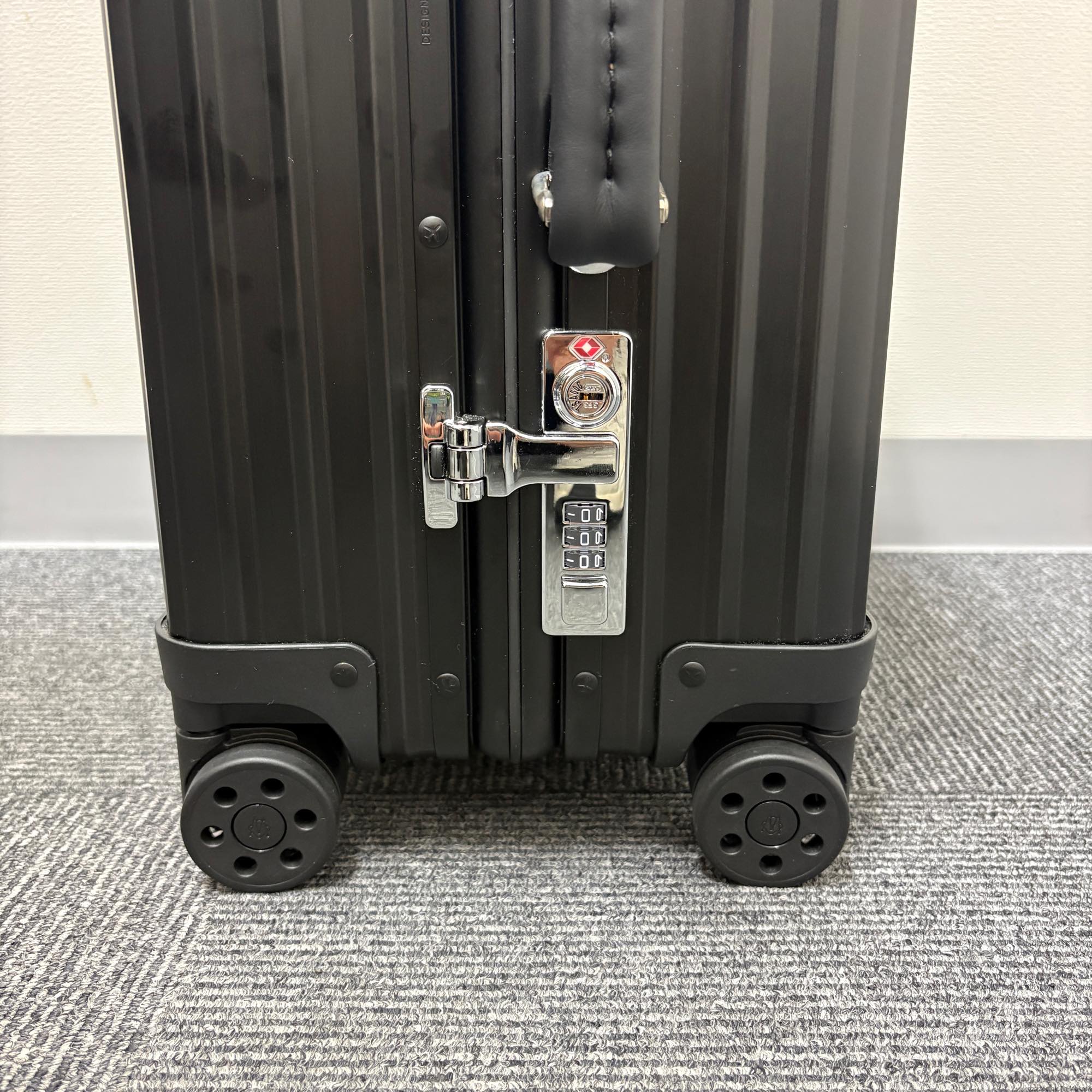 リモワ クラシック 973.53.01.4 キャビン 在庫商品 ブラック 36リットル 4輪