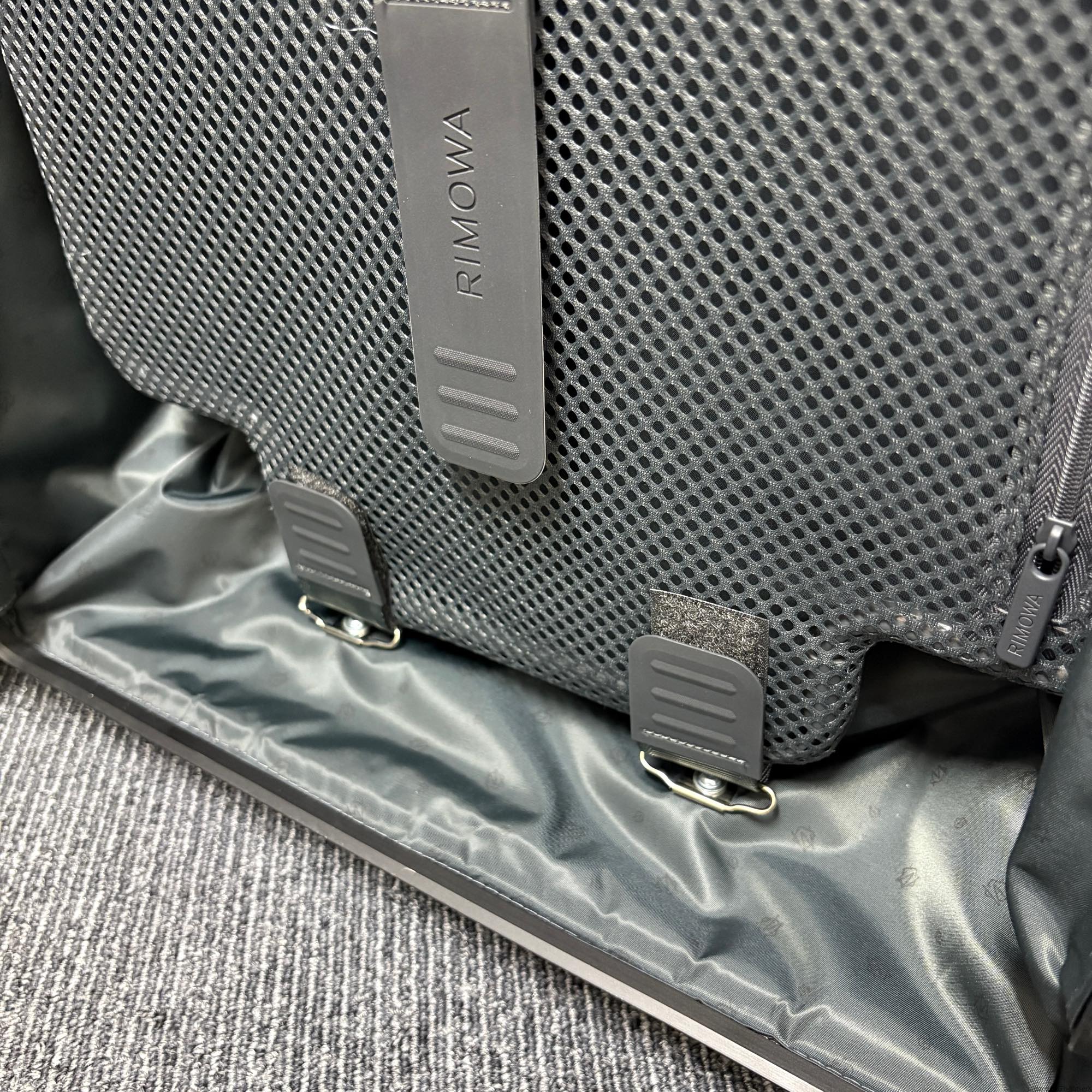 リモワ クラシック 973.53.01.4 キャビン 在庫商品 ブラック 36リットル 4輪