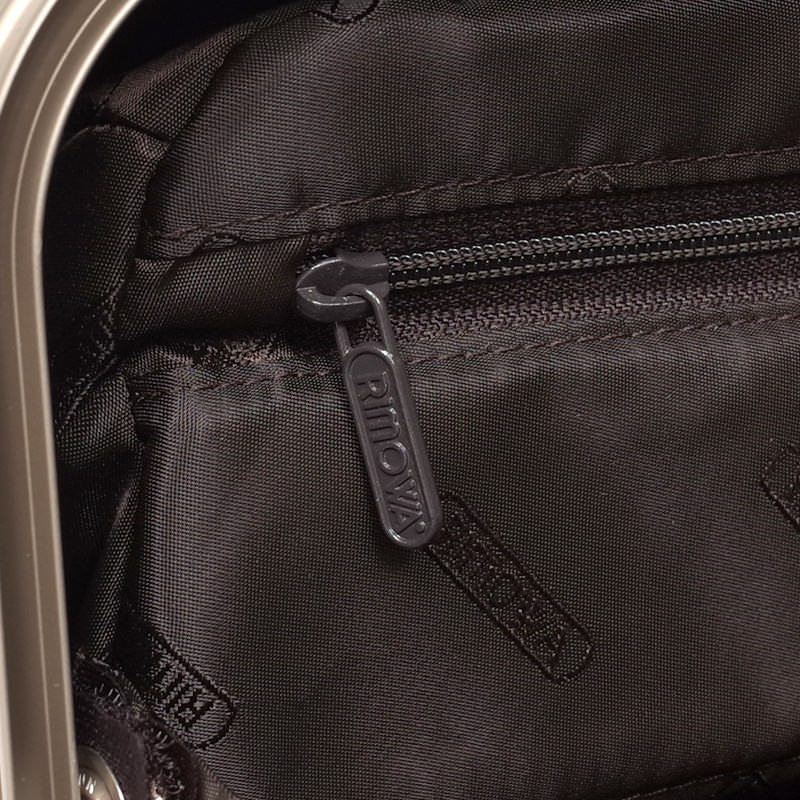 リモワ トパーズ チタニウム 923.40.03.4 在庫商品 26リットル 4輪
