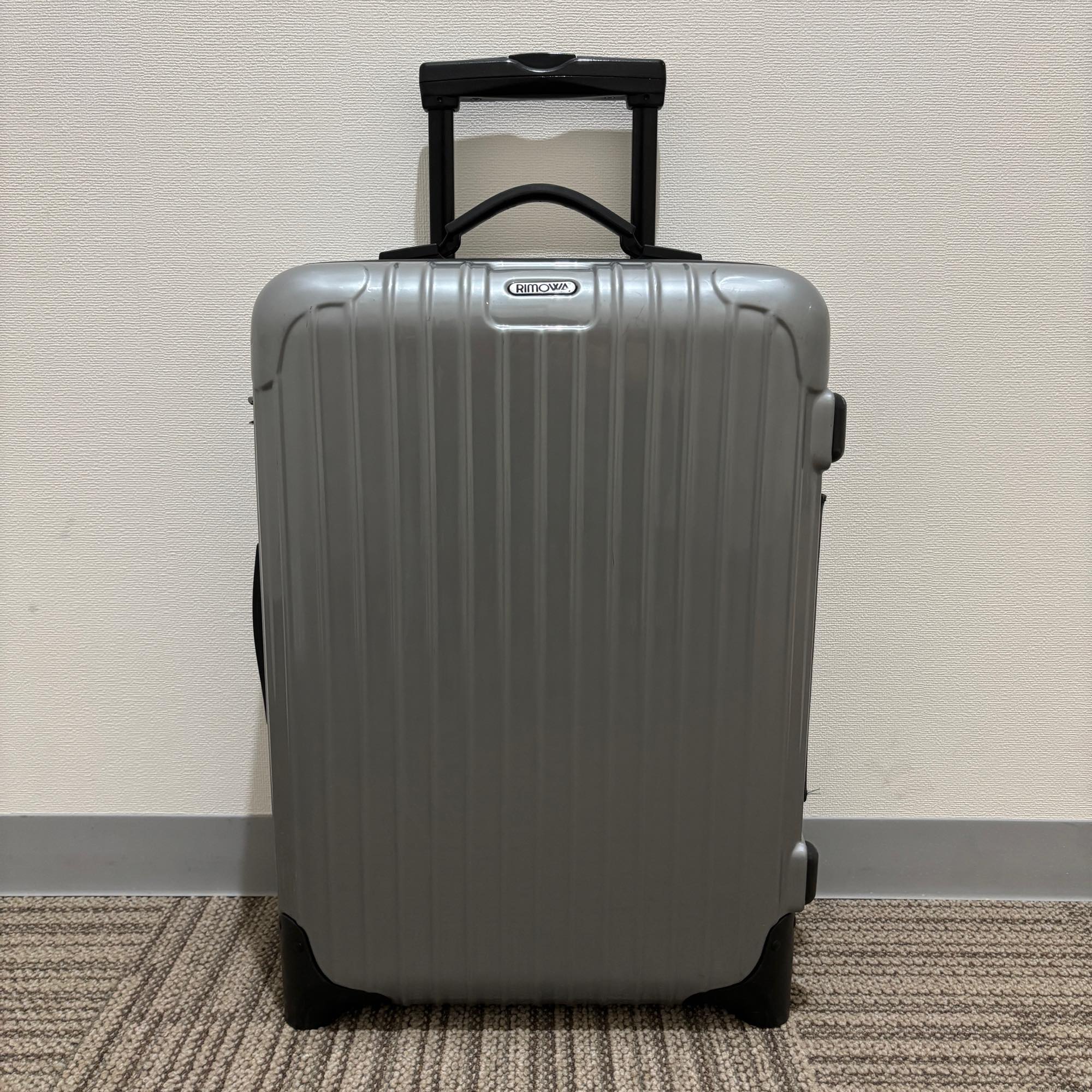 リモワ エッセンシャル(サルサ) 中古美品 856.52-10 35リットル 2輪