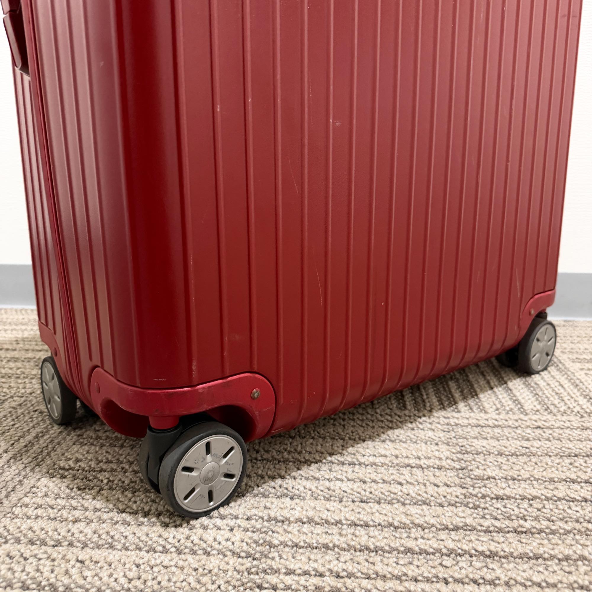 リモワ エッセンシャル(サルサ) 875.77-10 104リットル 中古美品 4輪