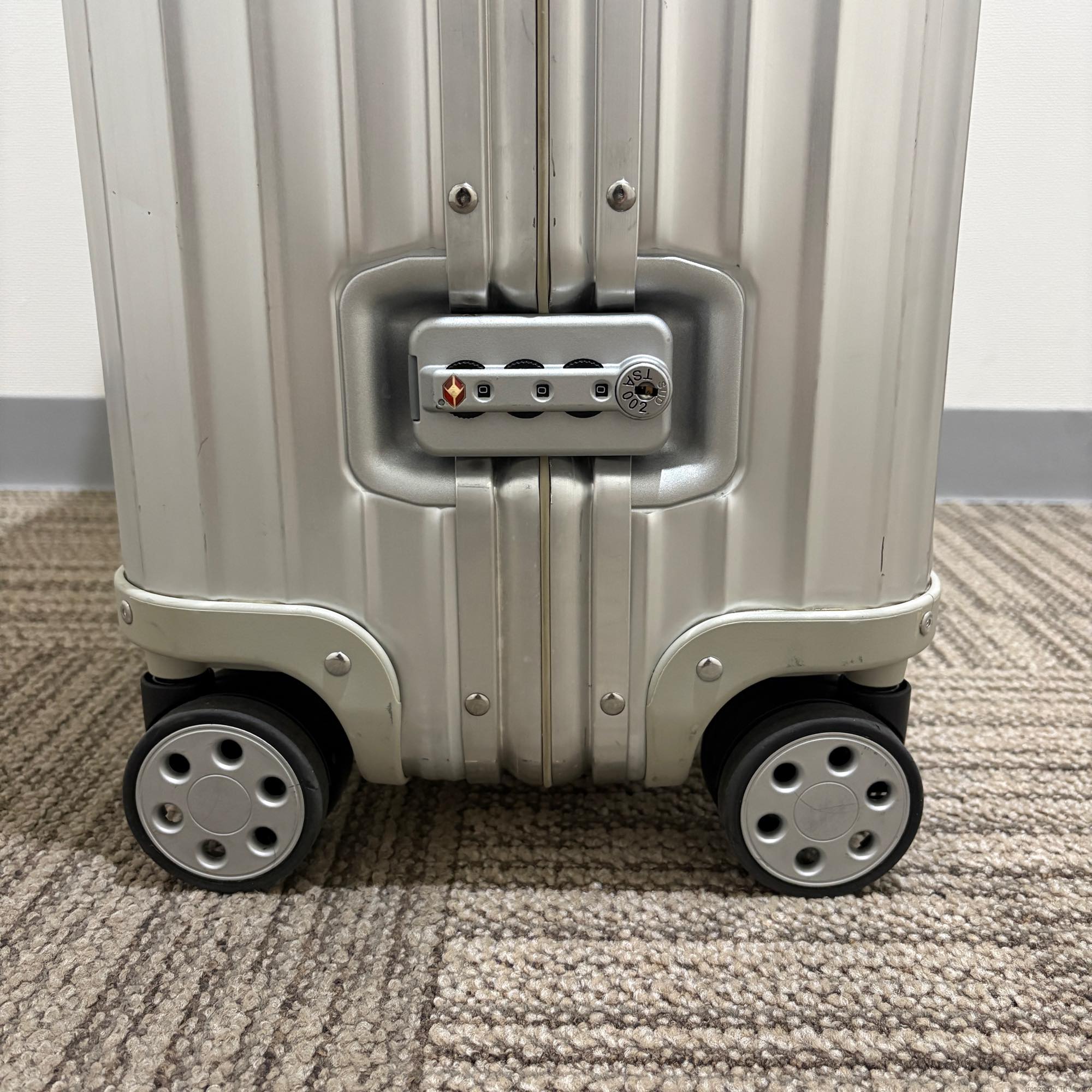 リモワ トパーズ(オリジナル) 中古商品 932.77-10 104リットル 4輪
