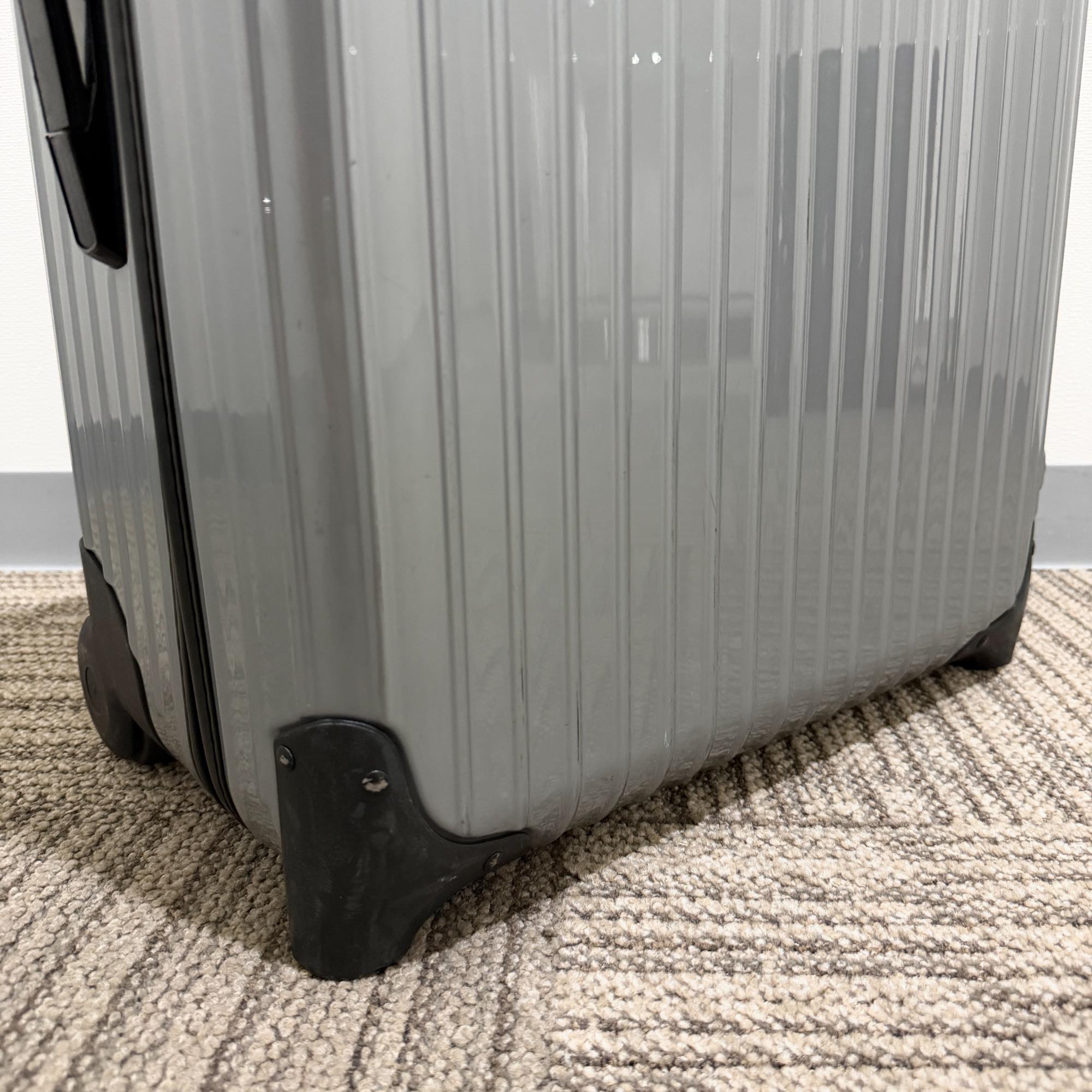 リモワ エッセンシャル(サルサ) 856.63-11 63リットル 中古商品 2輪