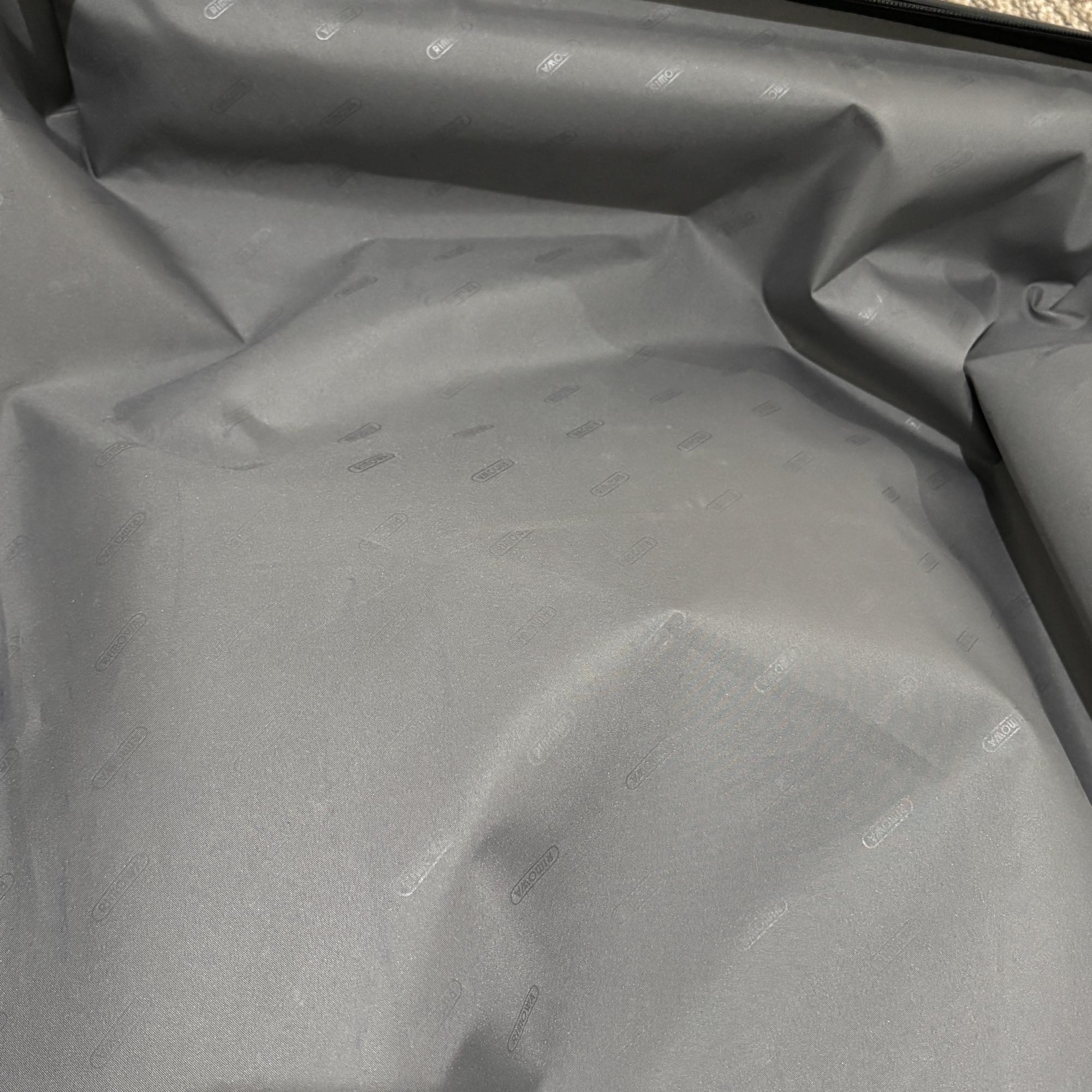 リモワ エッセンシャル(サルサ) 871.77-13 107リットル 中古美品 4輪