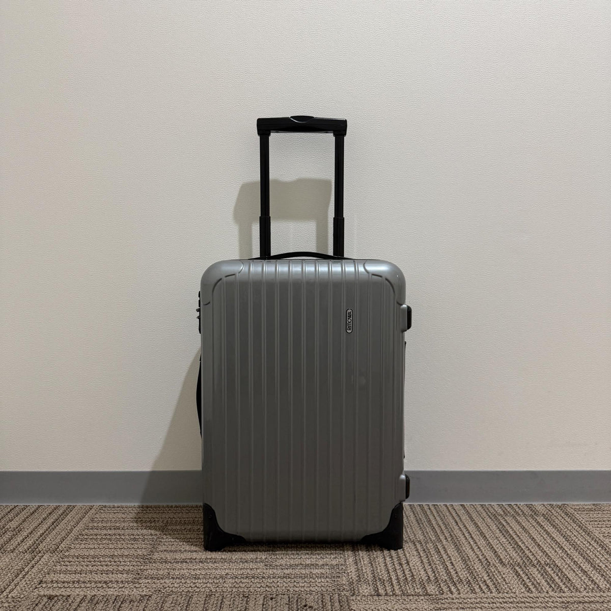 リモワ エッセンシャル(サルサ) 中古美品 856.52-15 35リットル 2輪