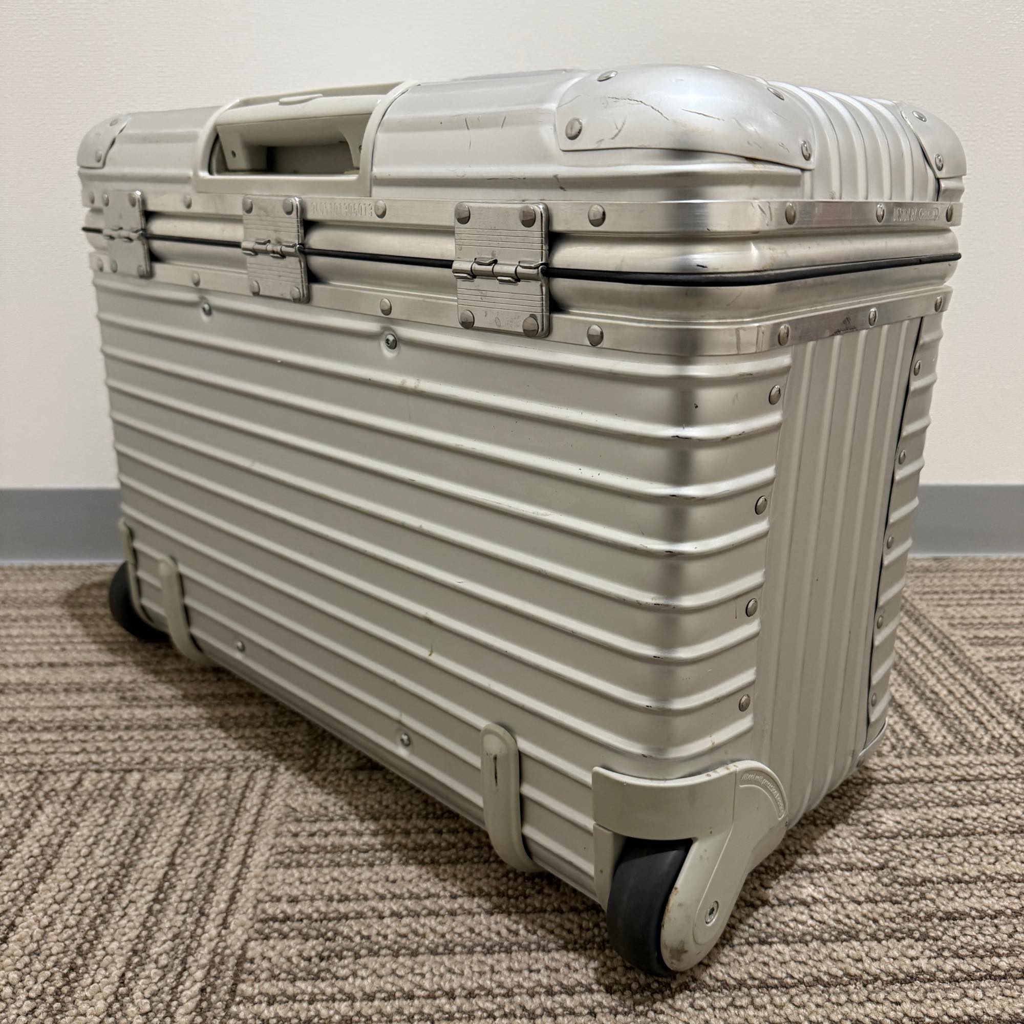 ルフトハンザ リモワ パイロット 1730308 中古美品 46リットル 2輪