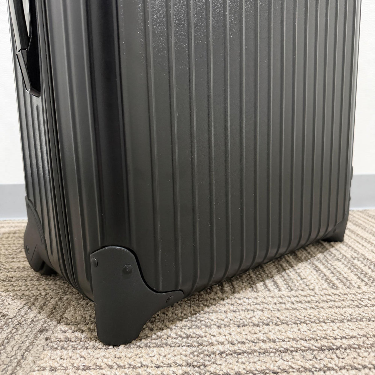 リモワ サルサ (エッセンシャル) 851.63-19 中古美品 63リットル 2輪