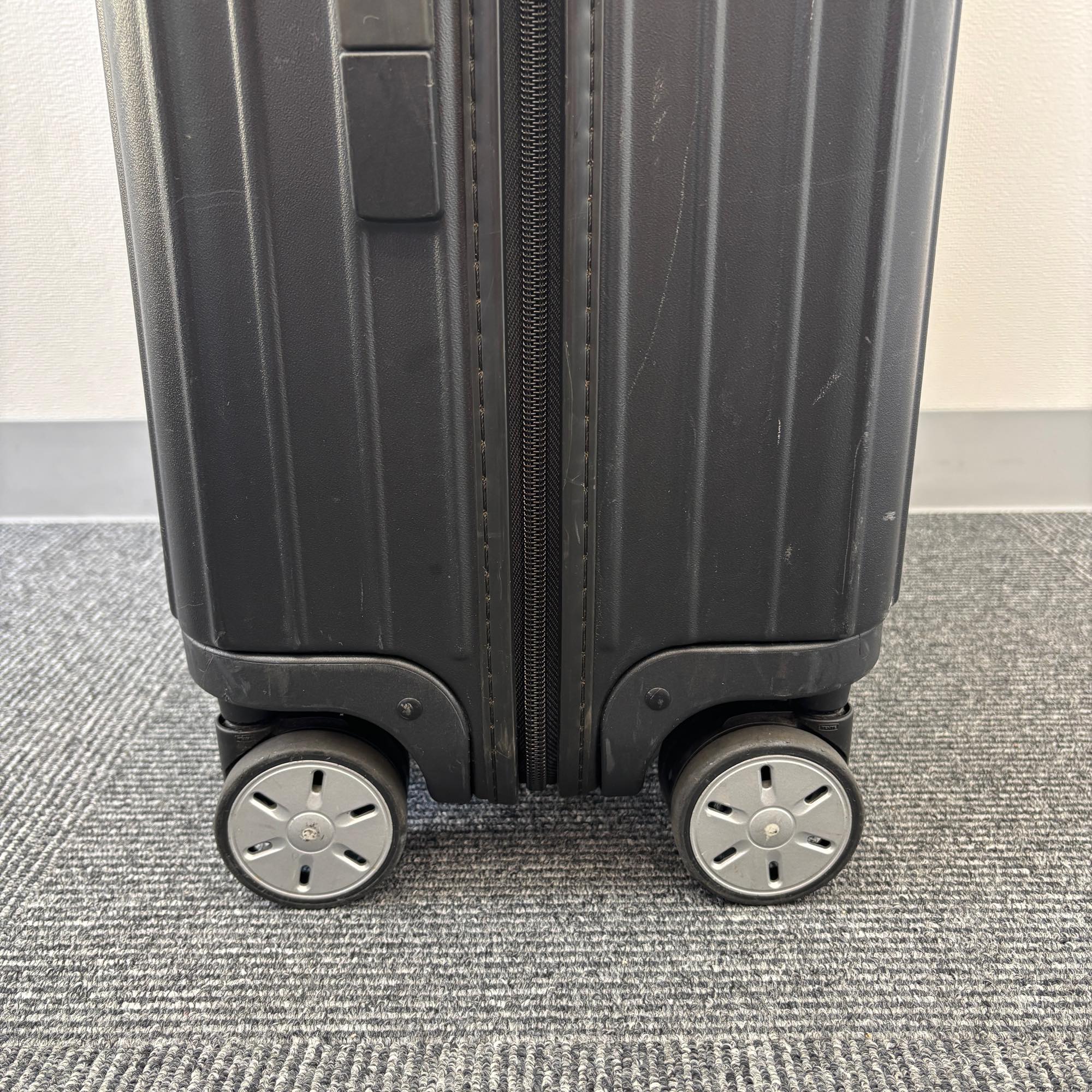 リモワ サルサ(エッセンシャル) 810.63-2 中古商品 58リットル 4輪