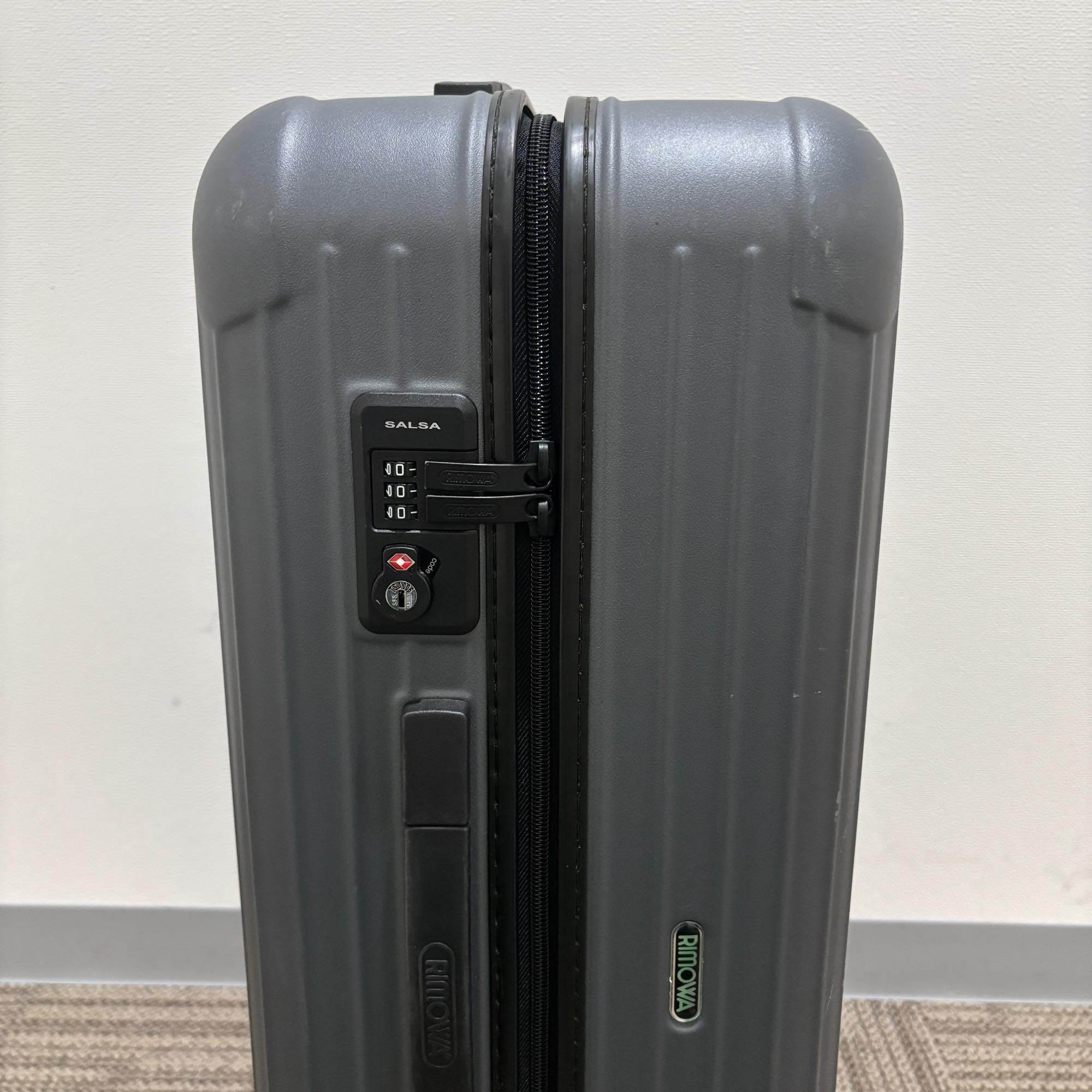 リモワ エッセンシャル(サルサ) 810.63.35.4-2 中古美品 61リットル 4輪