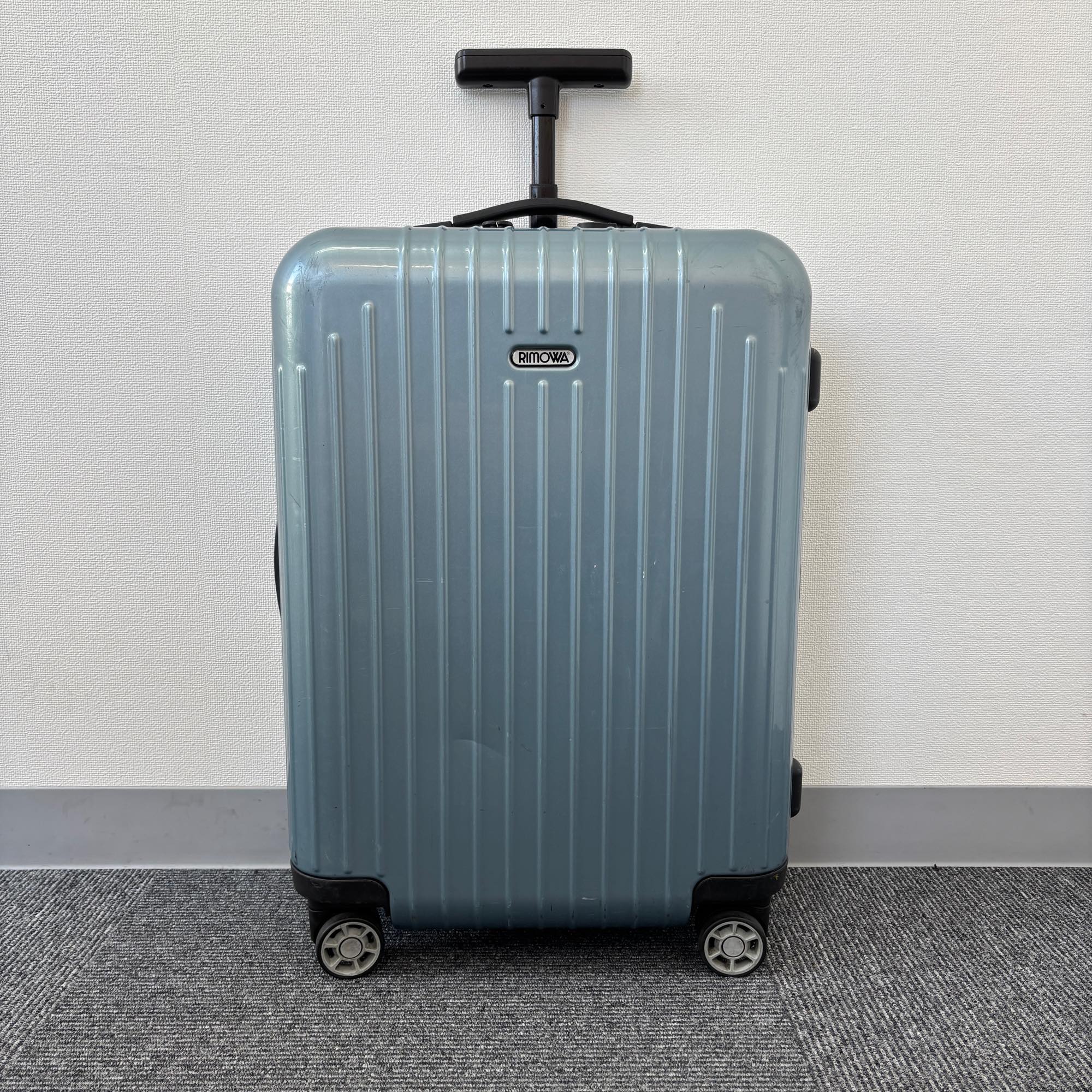 リモワ エッセンシャルライト(サルサエアー) 824.52-2 33リットル 中古美品 4輪