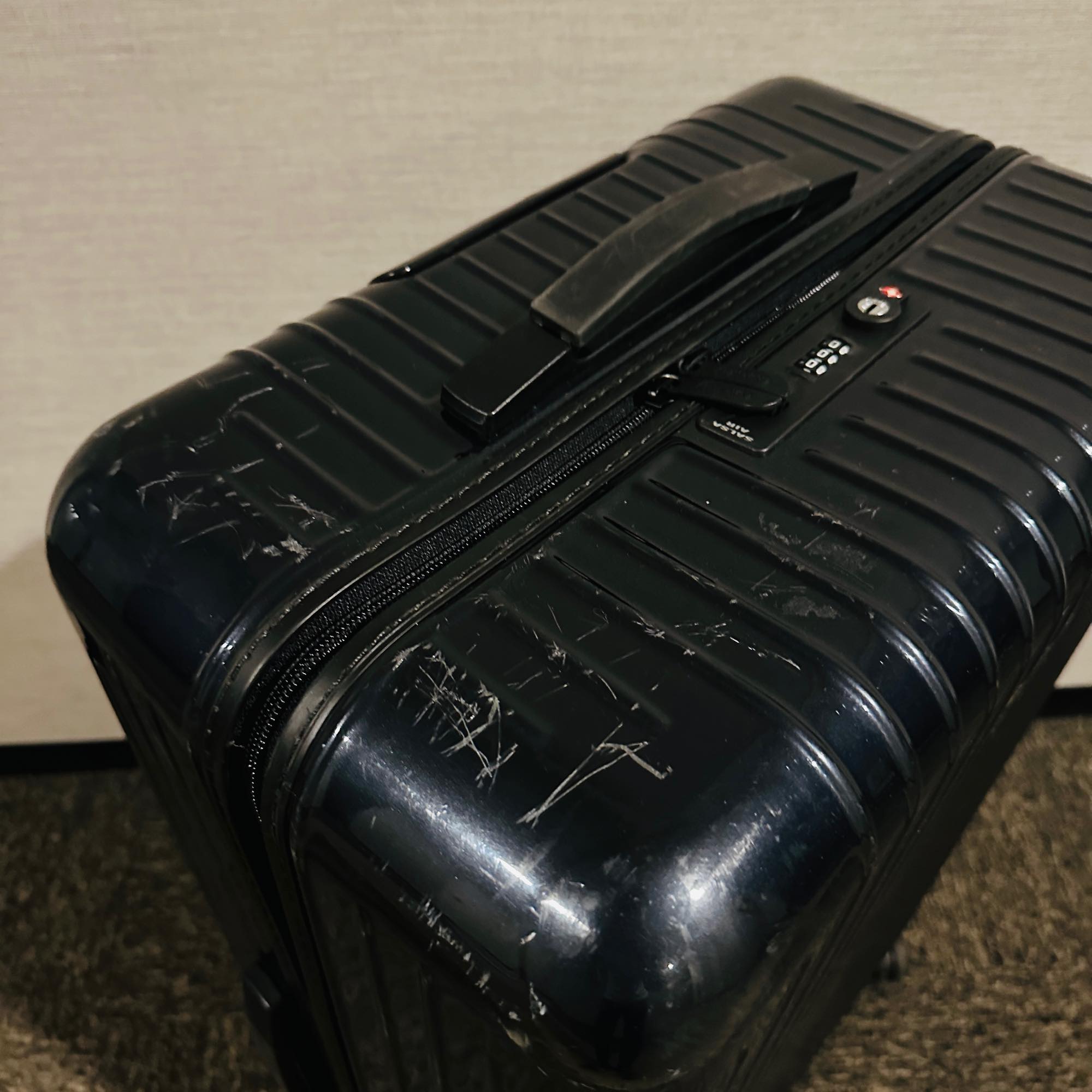 リモワ サルサエアー 825.70-2 80リットル 中古商品 4輪