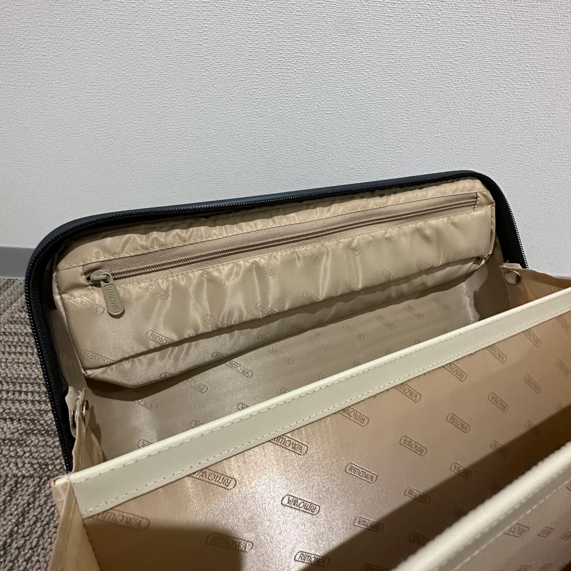 リモワ サルサデラックス 830.40-2 中古美品 25リットル 2輪