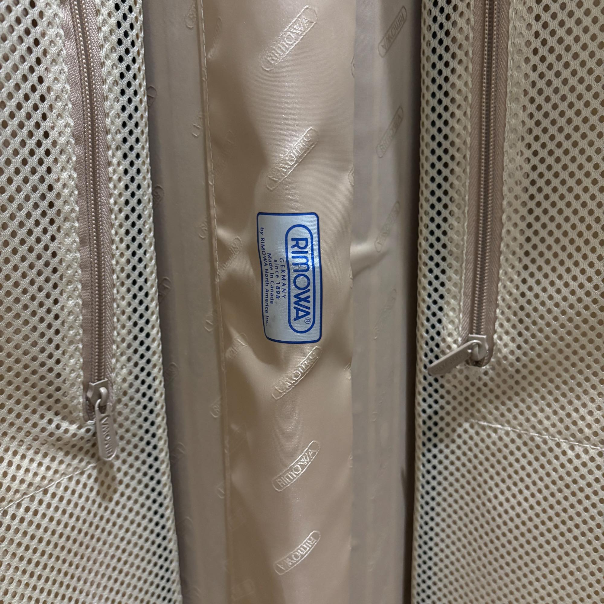 リモワ サルサ デラックス 830.70.50.4 78リットル 中古美品 4輪
