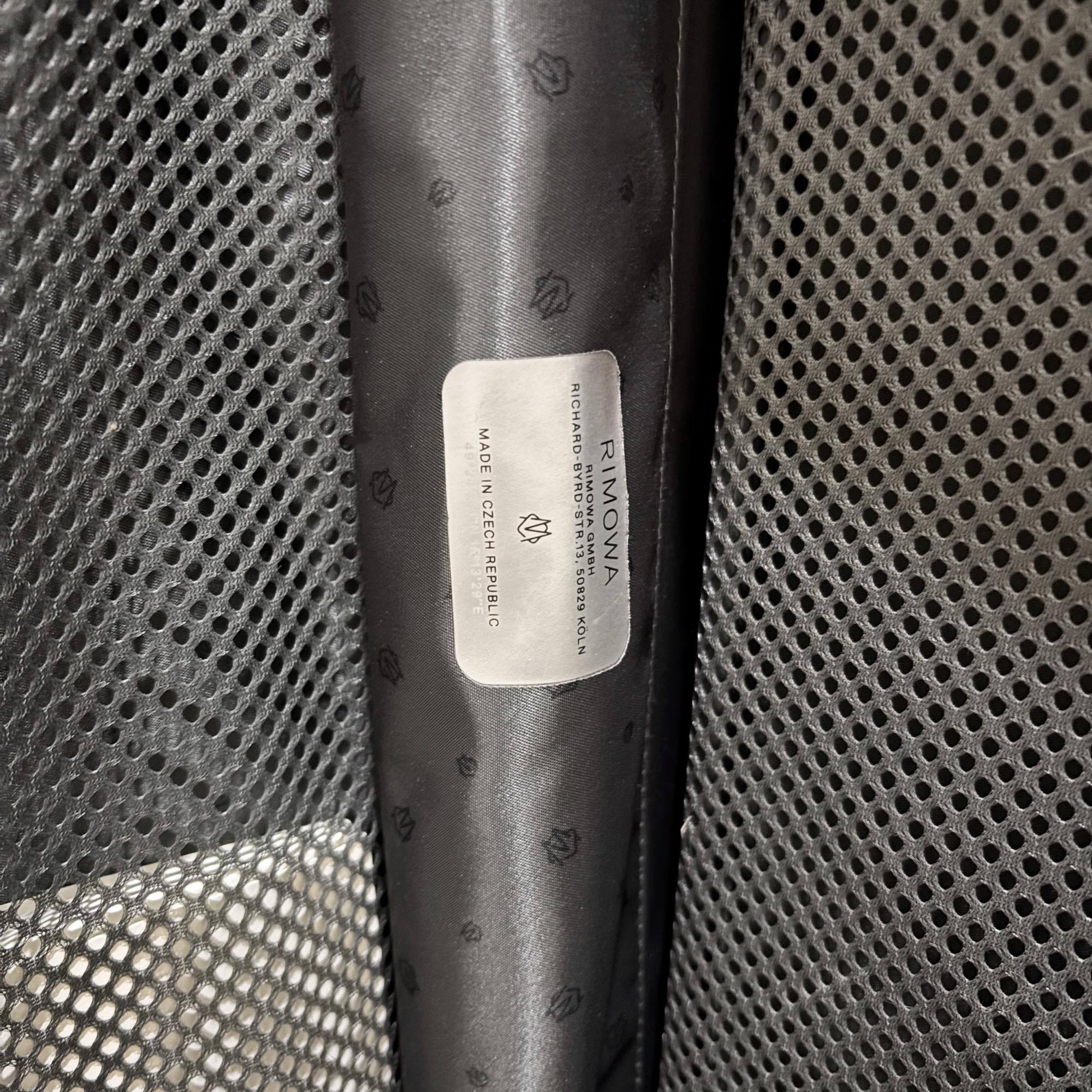 リモワ エッセンシャル キャビンS 34L 832.52.63.1-2 中古美品 マットブラック