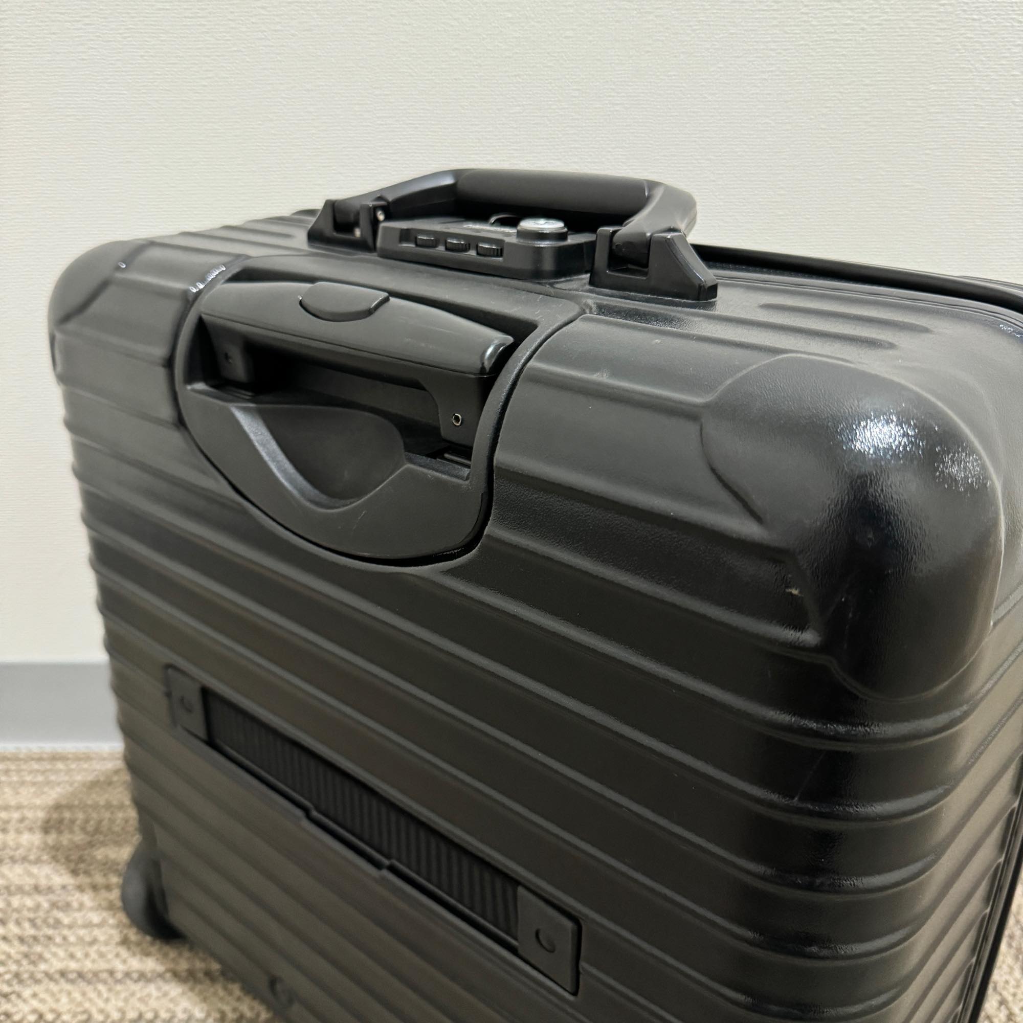リモワ サルサ 中古美品 851.40-2 23リットル 2輪