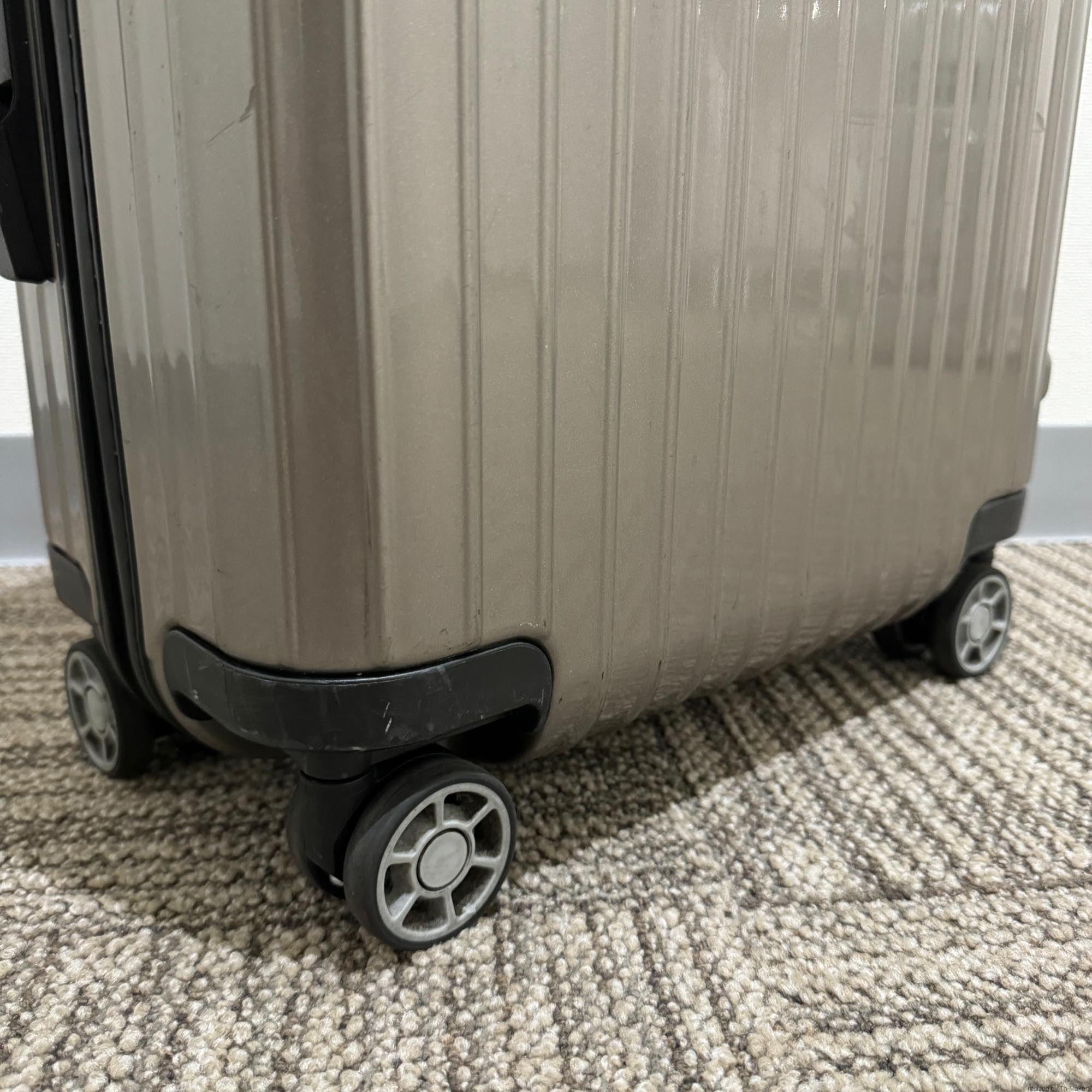 リモワ サルサ 中古美品 869.52-2 35リットル 4輪