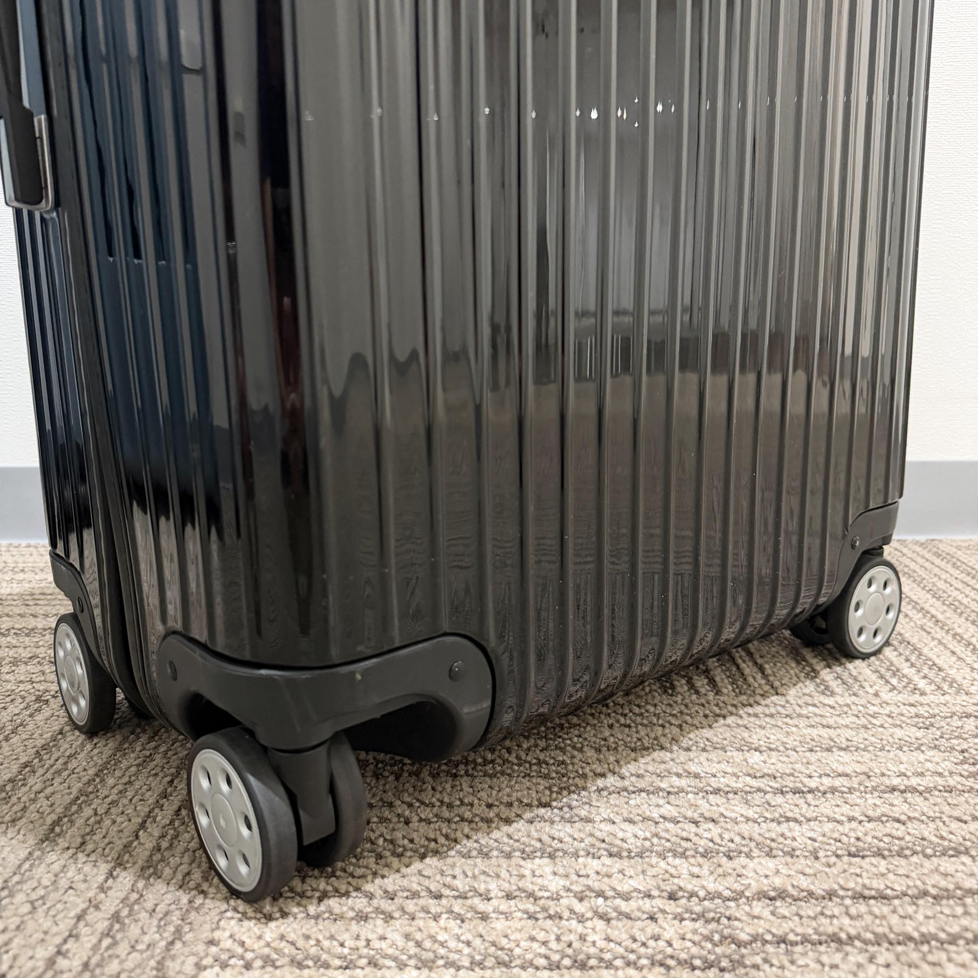 リモワ サルサデラックス 870.70-2 中古商品 86リットル 4輪