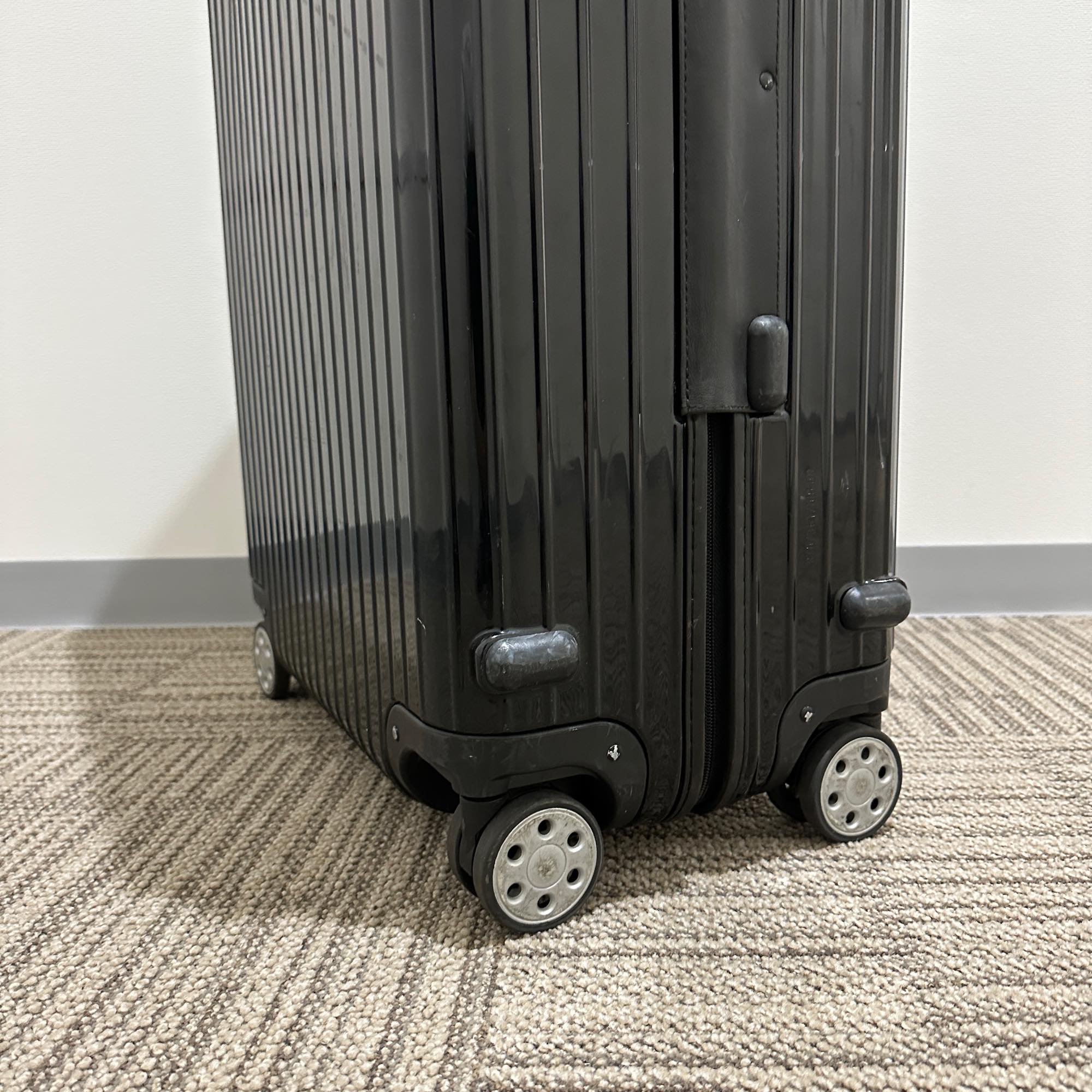 リモワ サルサデラックス 870.73-2 中古商品 84リットル 4輪
