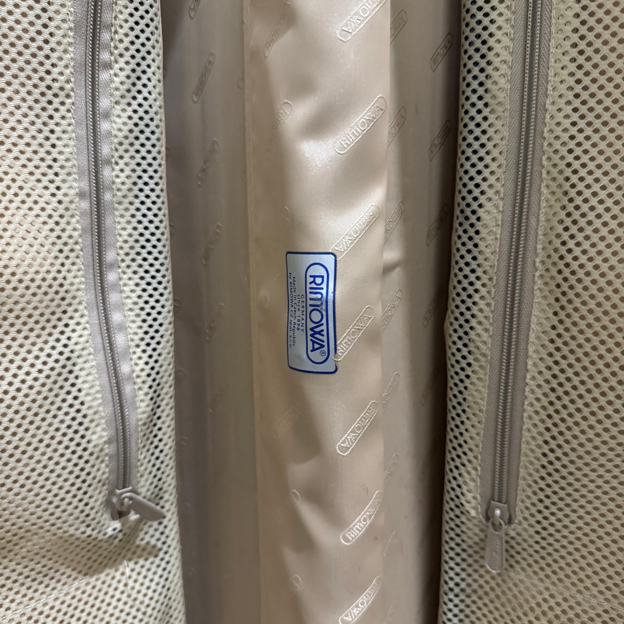 リモワ サルサデラックス 872.77-2 中古商品 104リットル 4輪