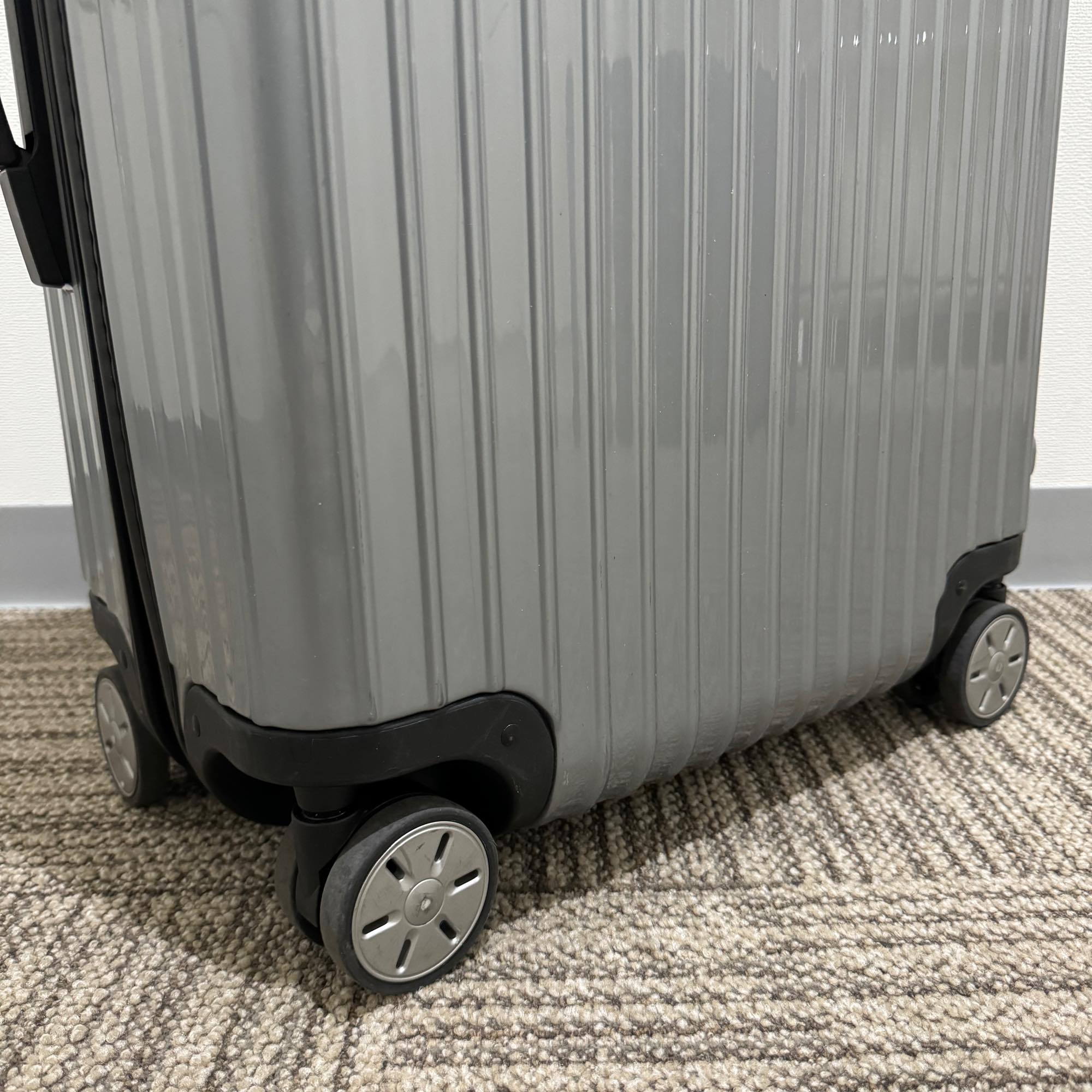 リモワ サルサ 中古美品 876.63-2 63リットル 4輪