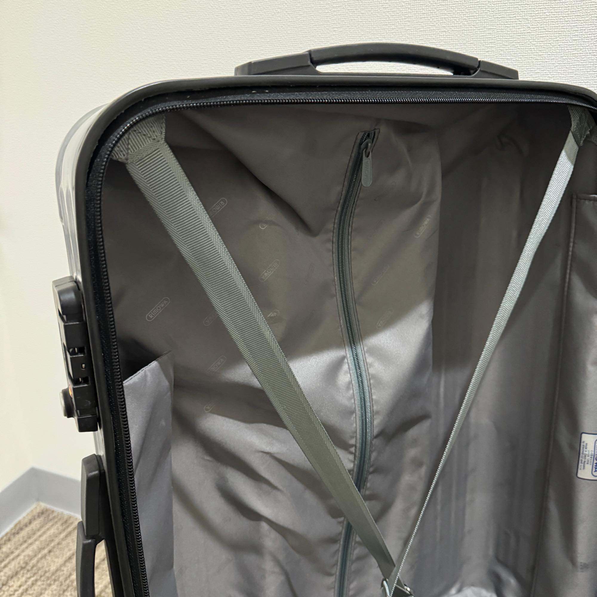 リモワ サルサ 中古美品 876.63-2 63リットル 4輪