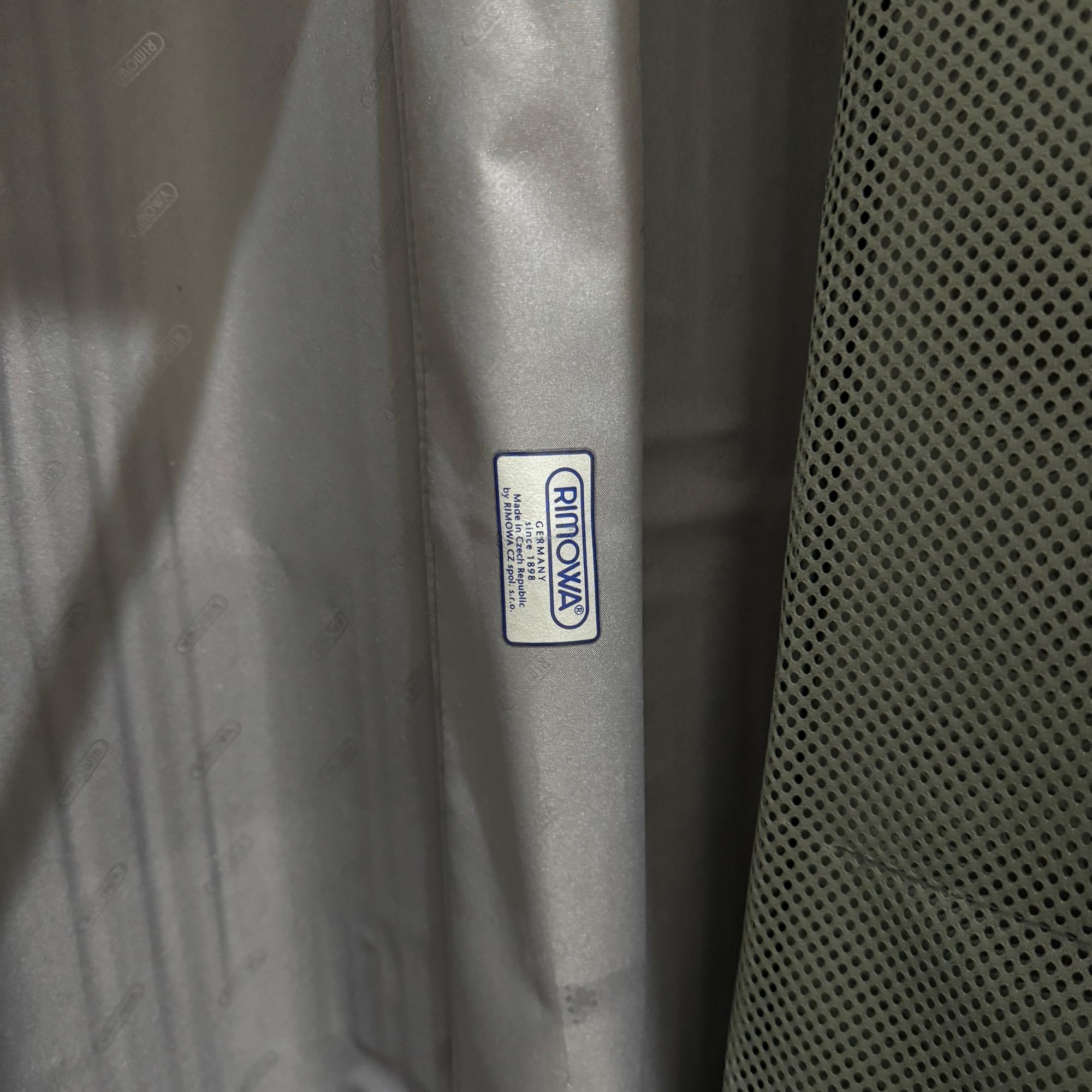 リモワ サルサ 中古美品 876.63-2 63リットル 4輪