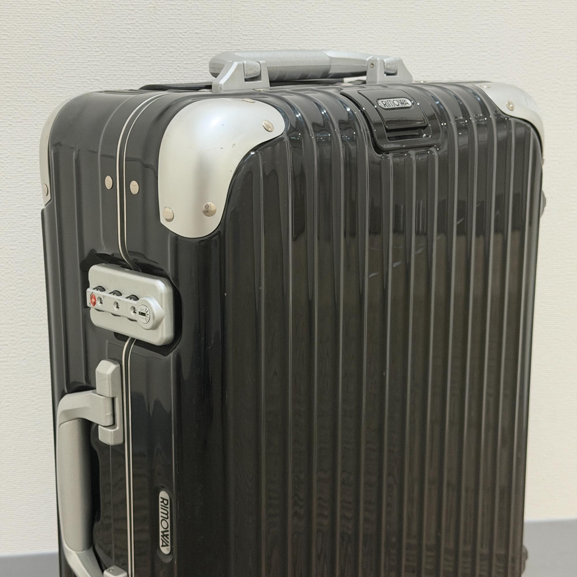 リモワ ハイブリッド(リンボ) 880.52.50.2-2 32リットル 中古商品 2輪