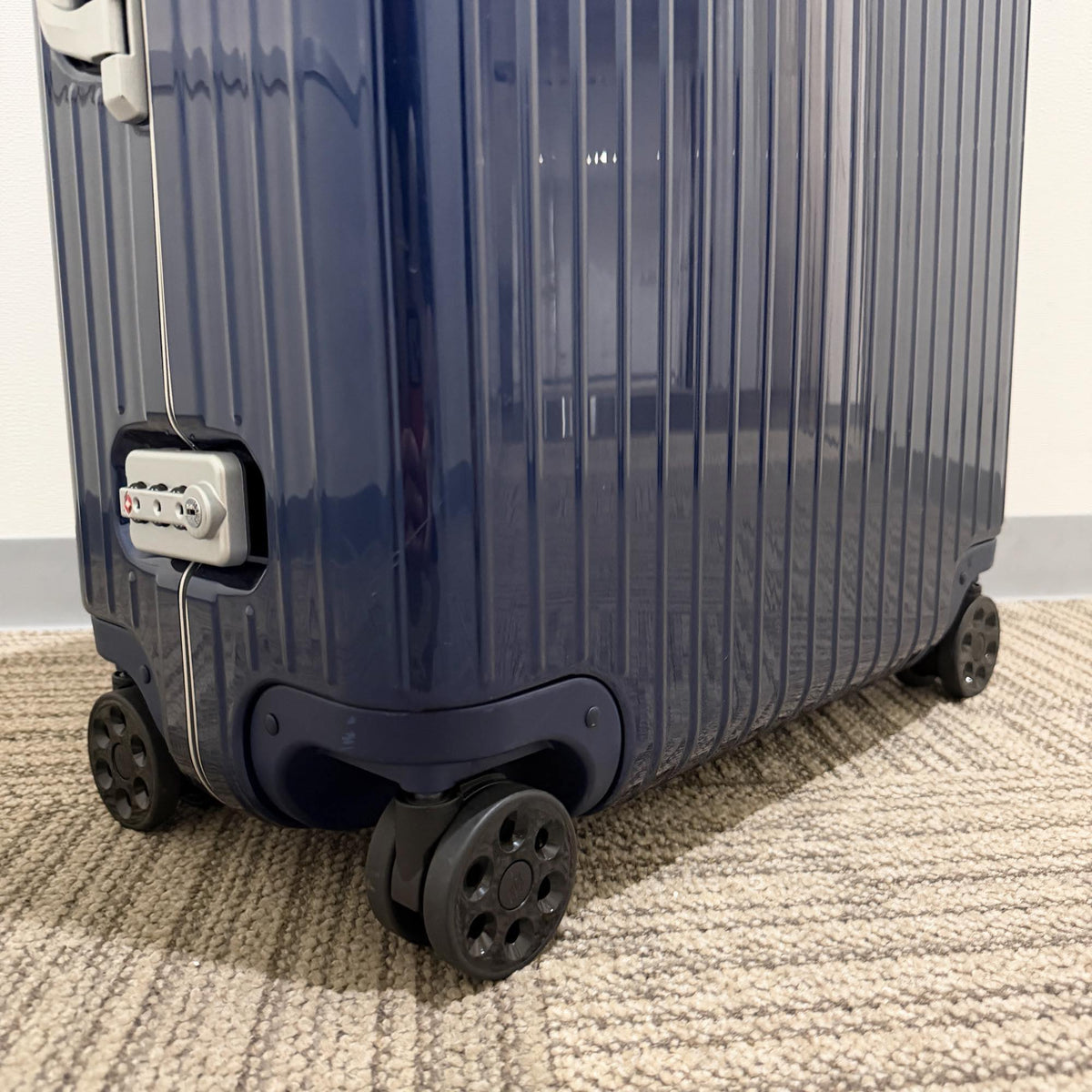 リモワ ハイブリッド 883.73.60.4-2 チェックインL マットブルー 中古美品 84L