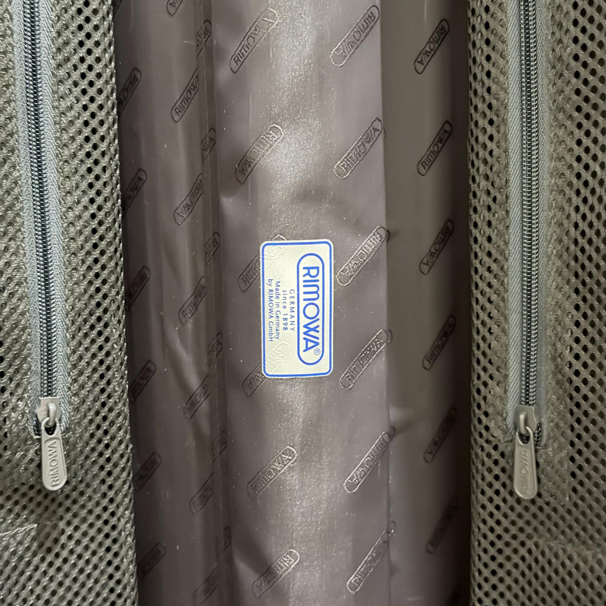 リモワ リンボ 中古美品 890.73-2 83リットル 4輪