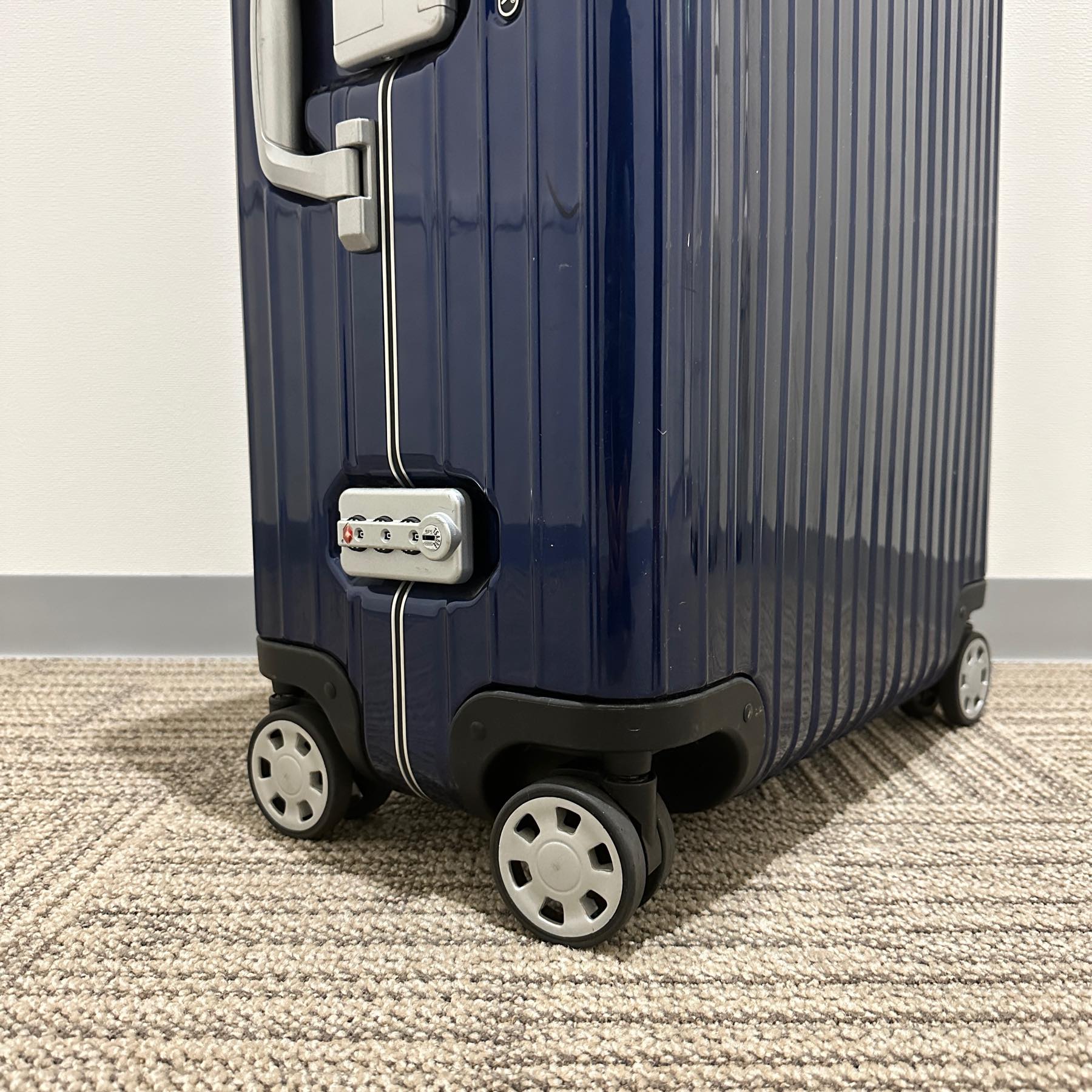 リモワ リンボ 891.70-2 82L 中古美品 4輪