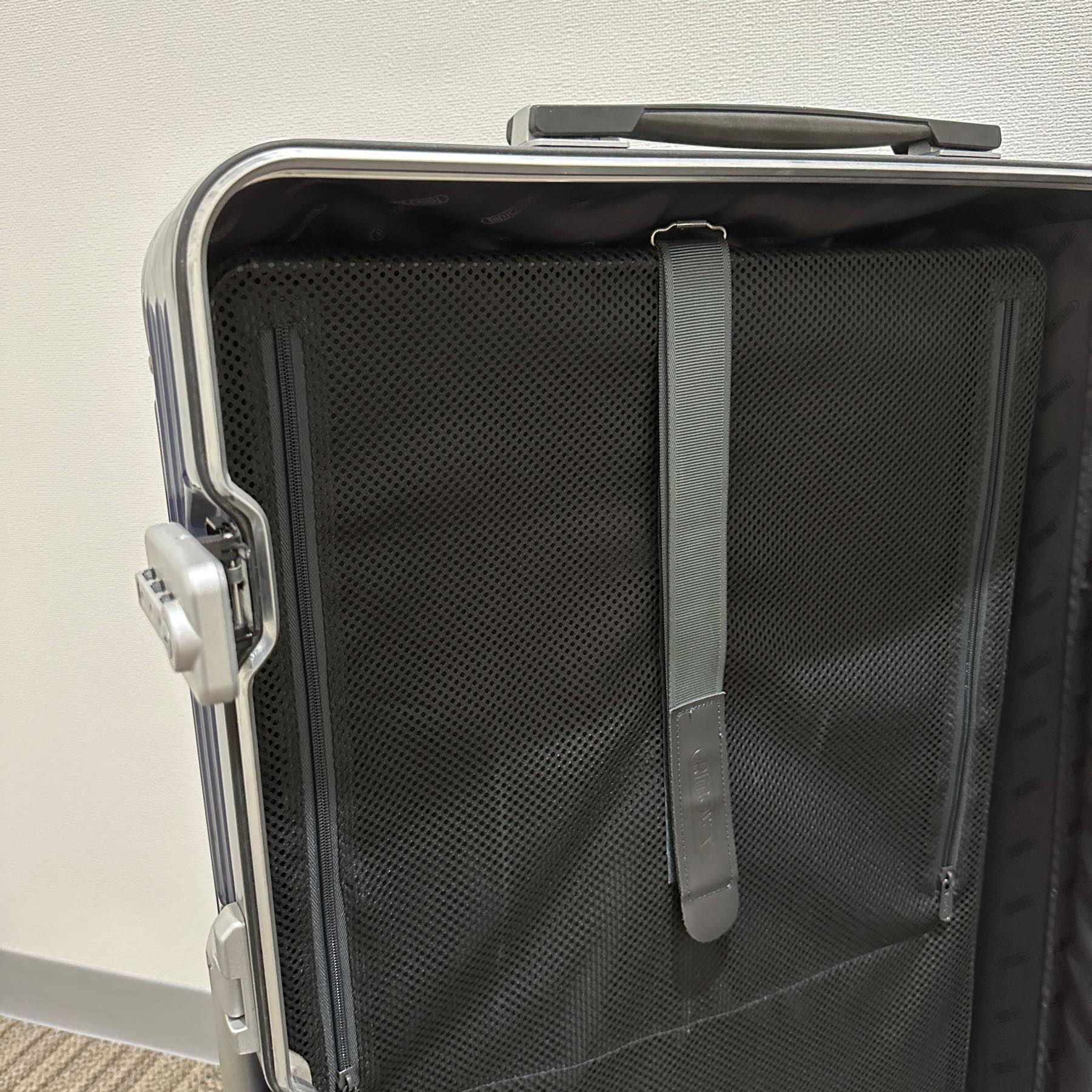 リモワ リンボ 891.70-2 82L 中古美品 4輪